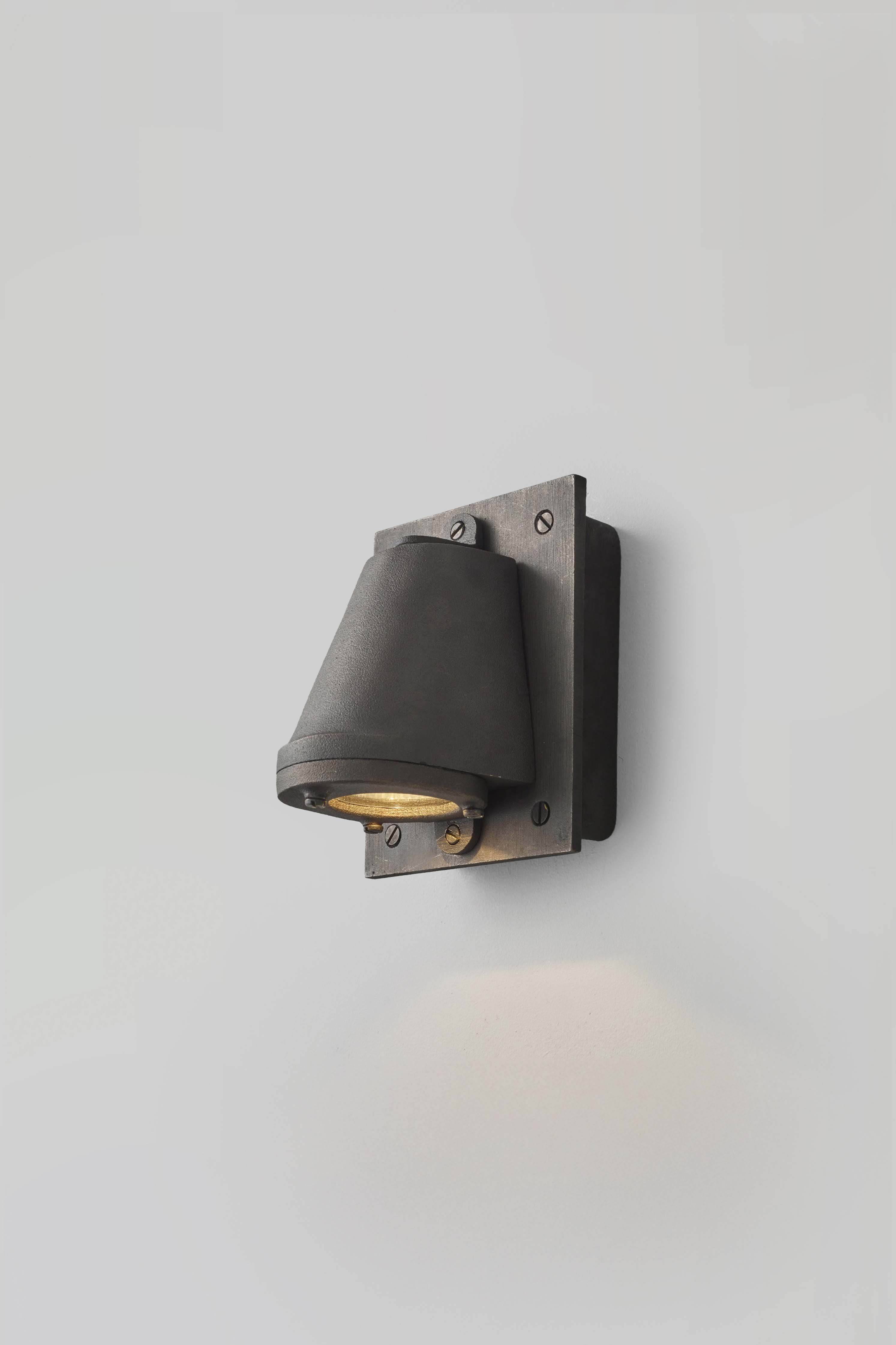 Mast Wandleuchte mit Trafobox