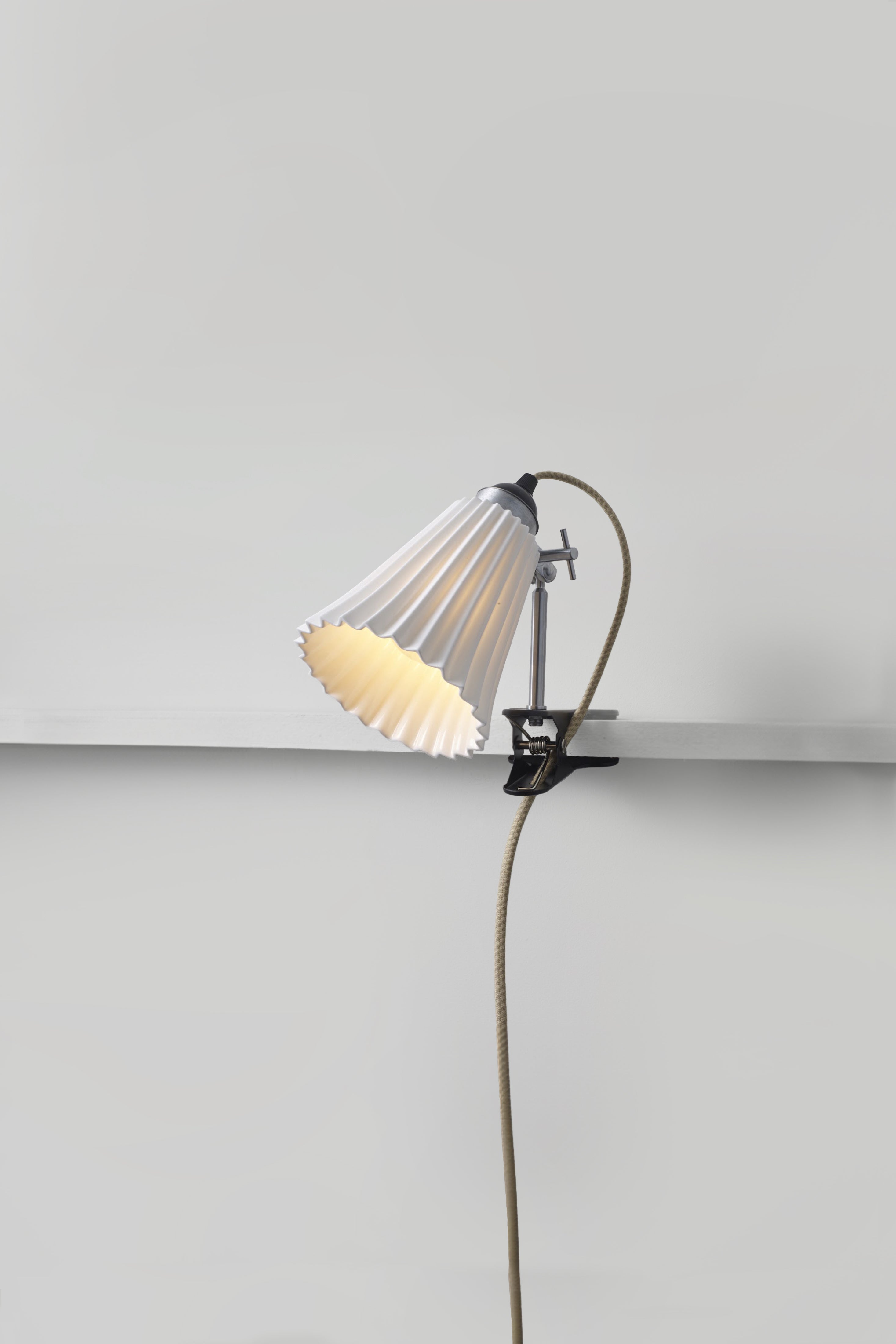 Hector Pleat Medium Clip Light