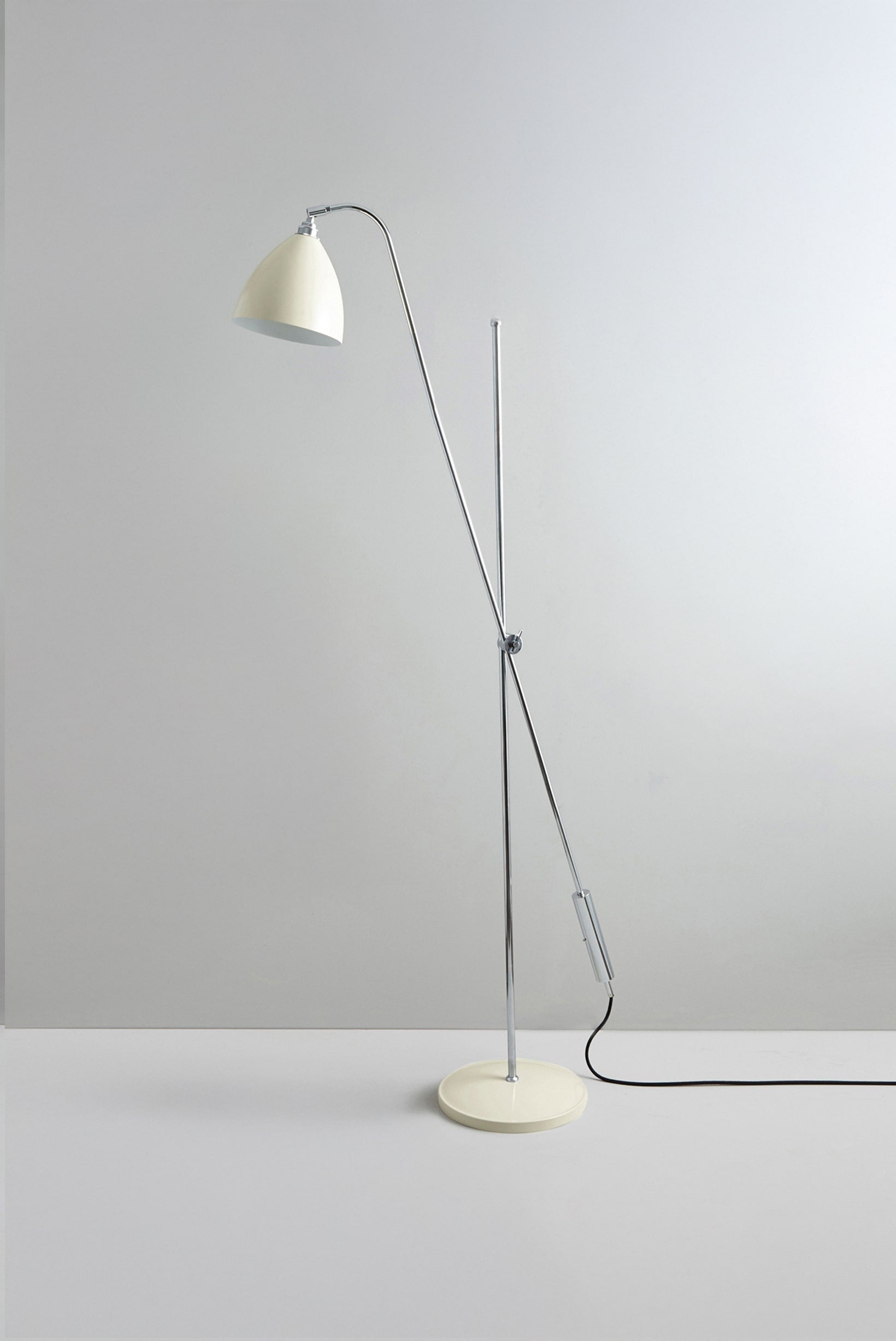 Task Overreach Floor Light
