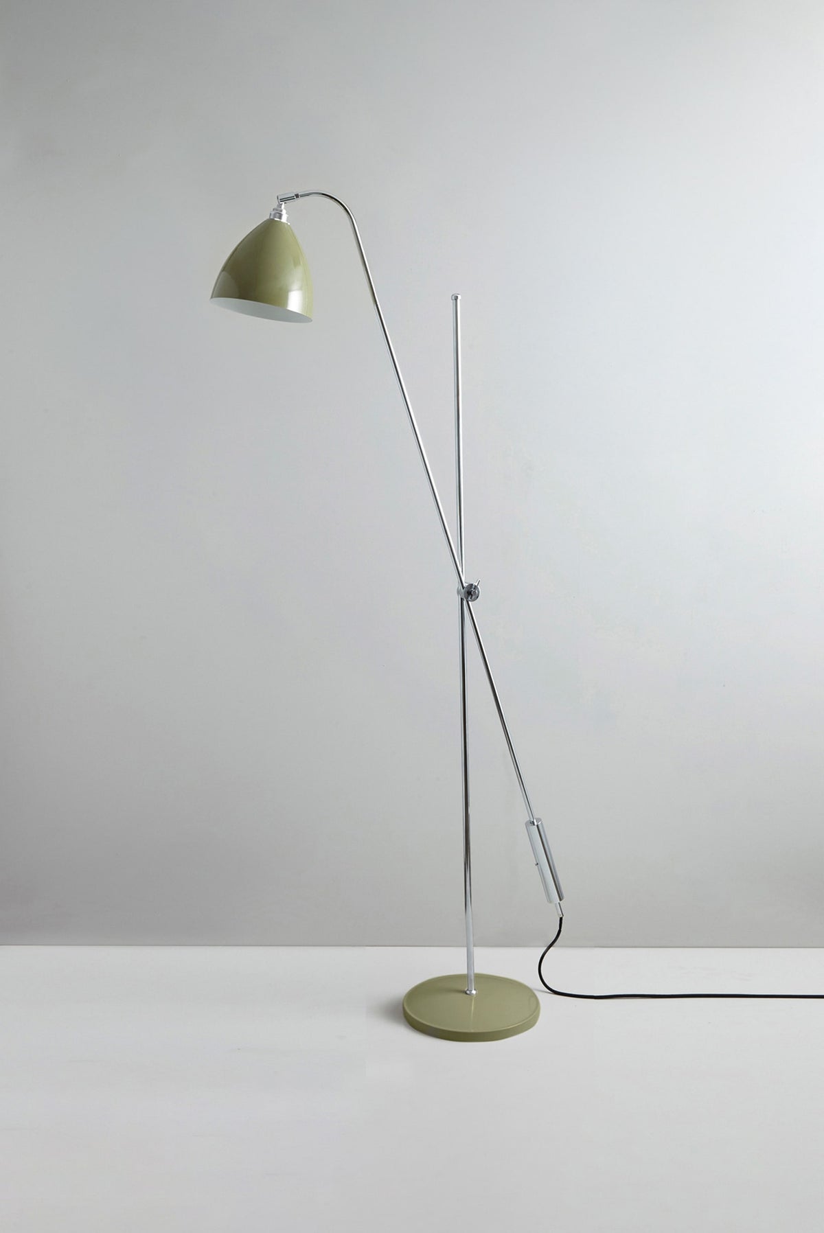 Task Overreach Floor Light