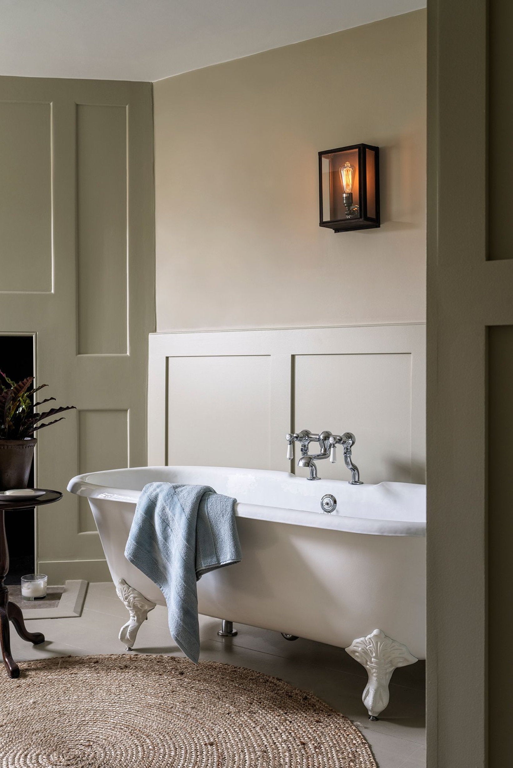 Small Box Wall Light 7641 (Externally Glazed)