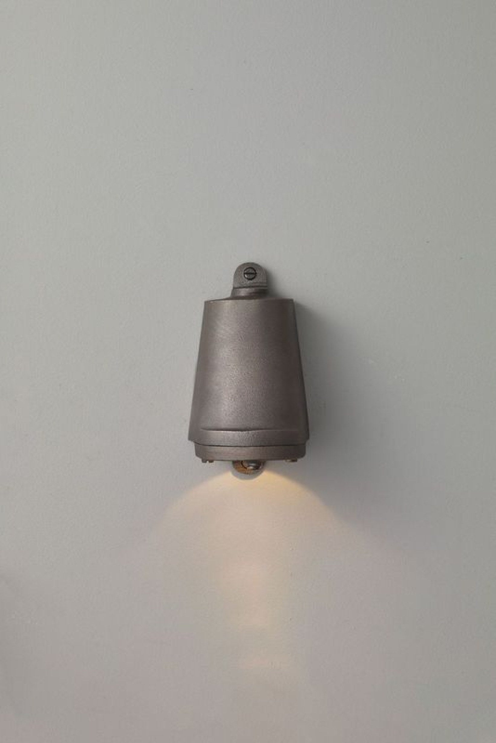 Mast Light, Mains LED