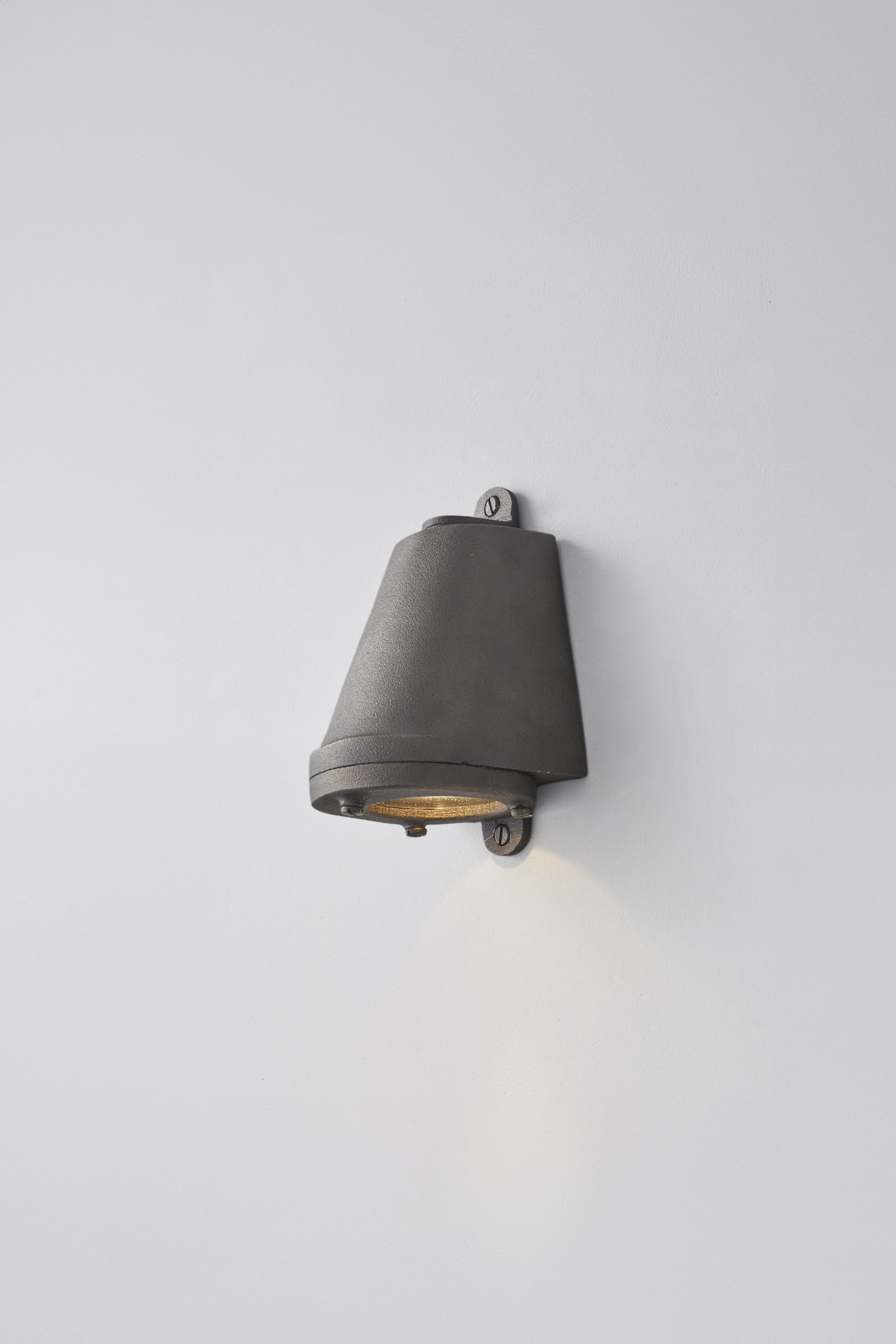 Mast Light, Mains LED