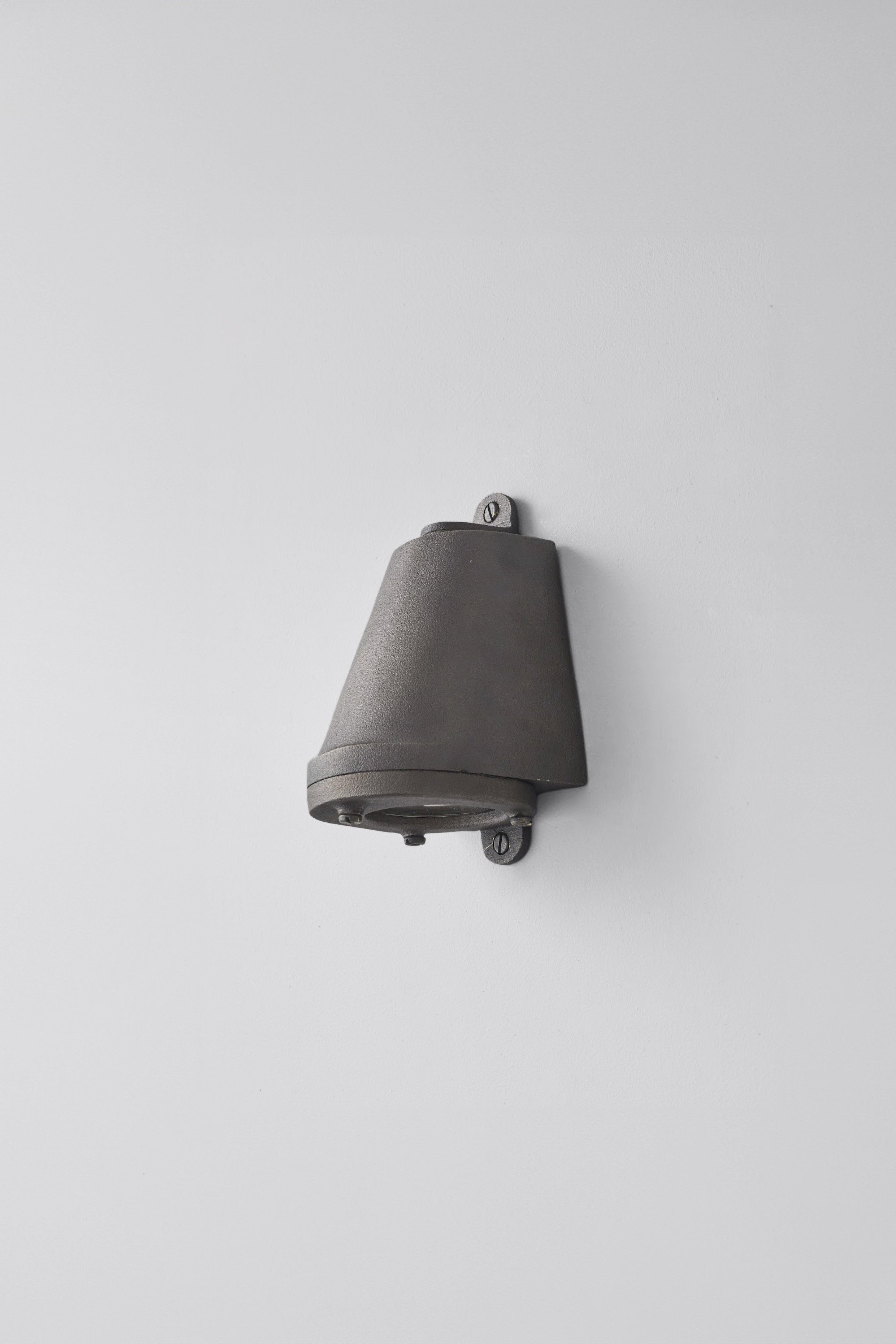 Mast Light, Mains LED