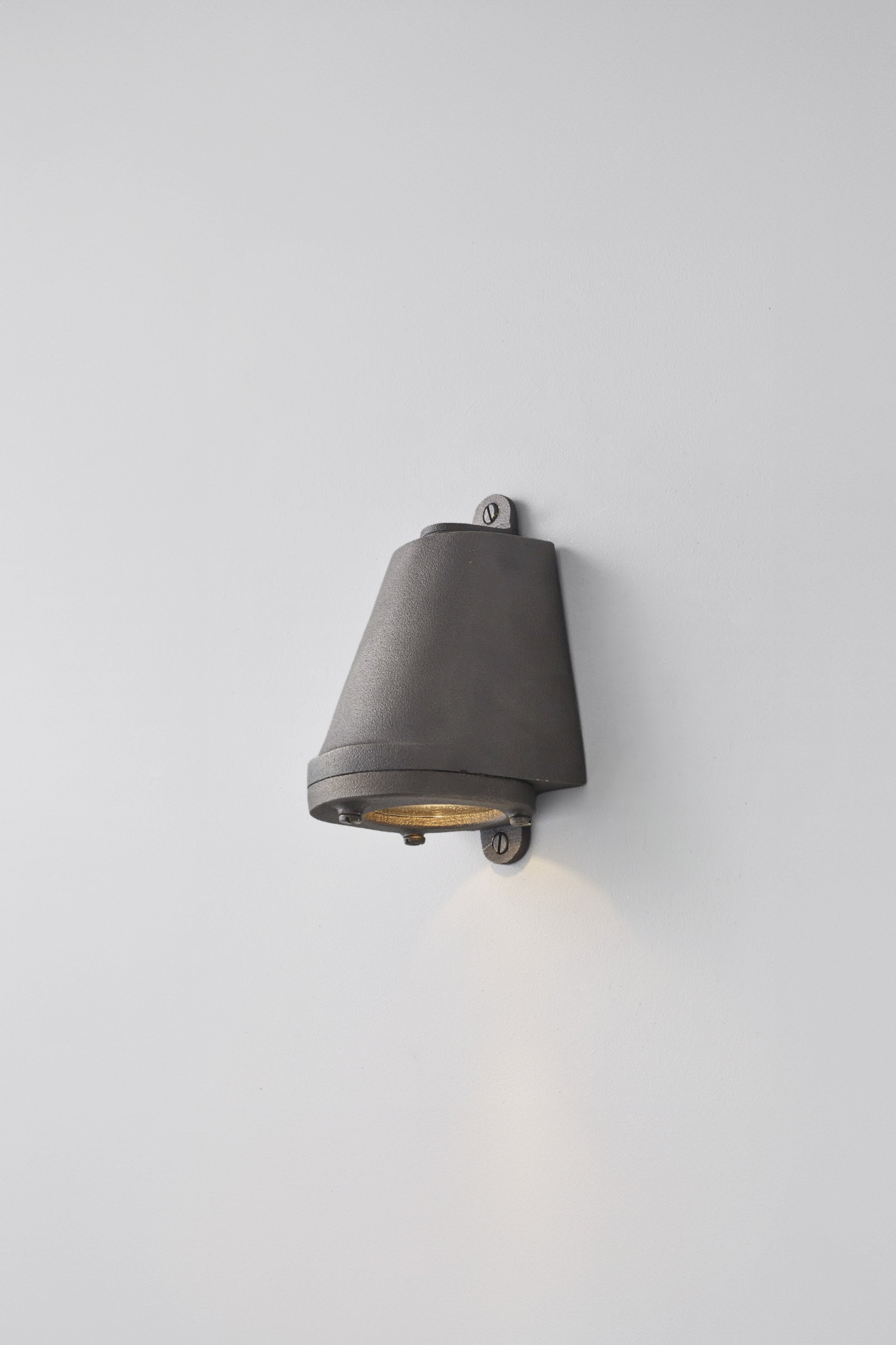 Mast Light, Mains LED