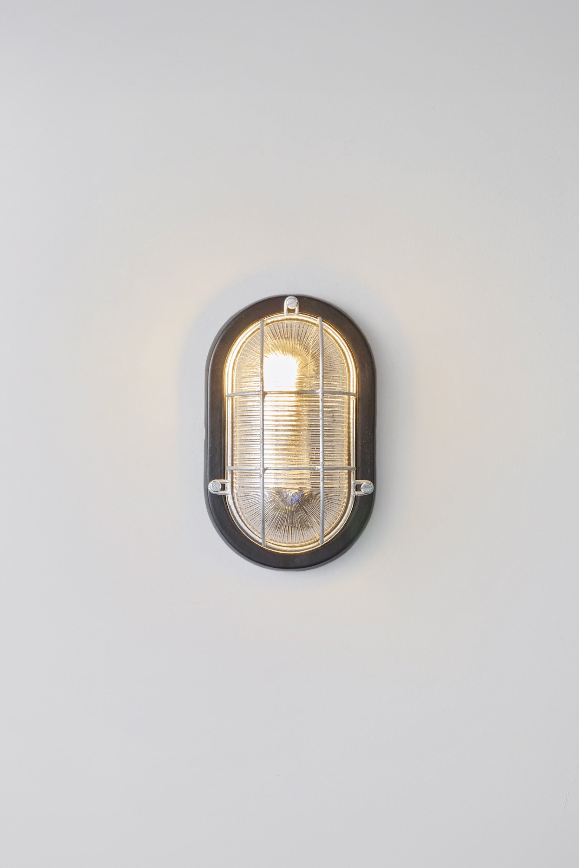 OBTC Product Image: Oval Aluminium Bulkhead for GLS 7003, Black, Prismatic Glass, Davey Lighting