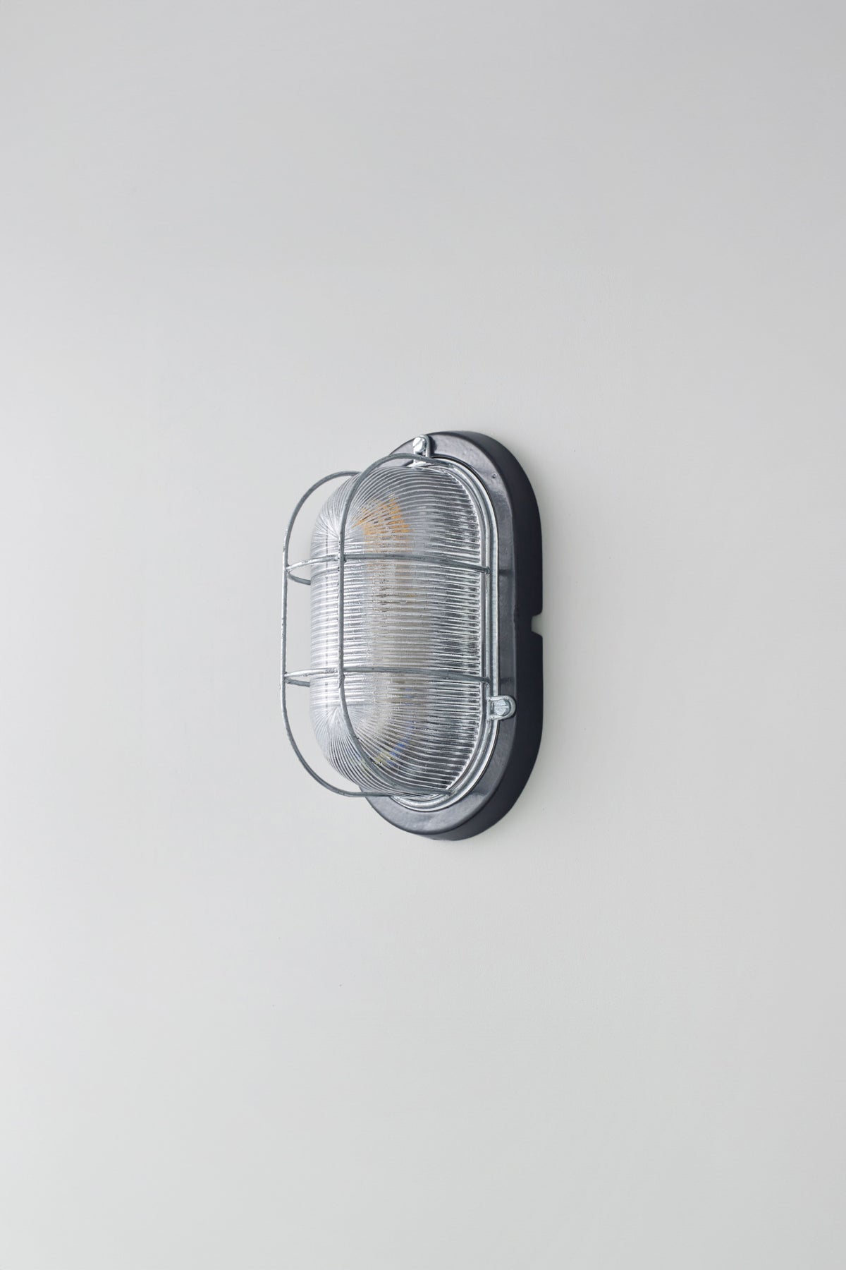 OBTC Product Image, Light Off: Oval Aluminium Bulkhead for GLS 7003, Black, Prismatic Glass, Davey Lighting Range