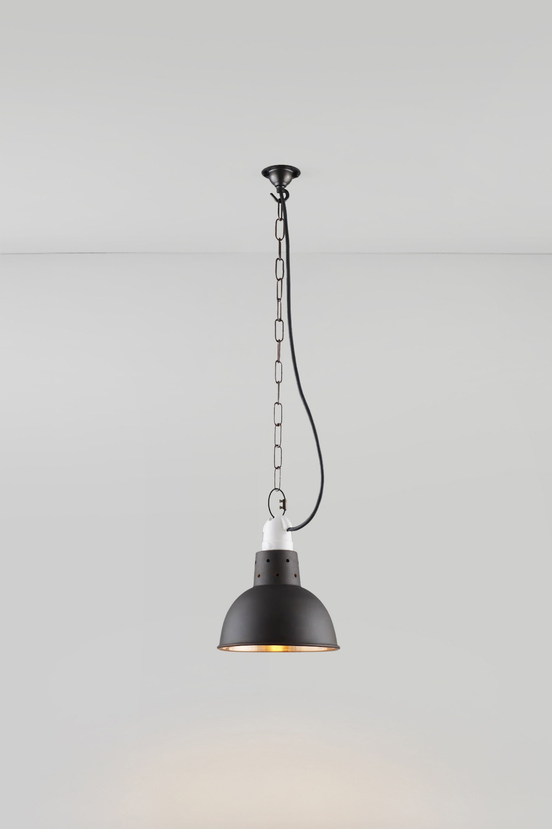 Spun Reflector with Suspension Lampholder