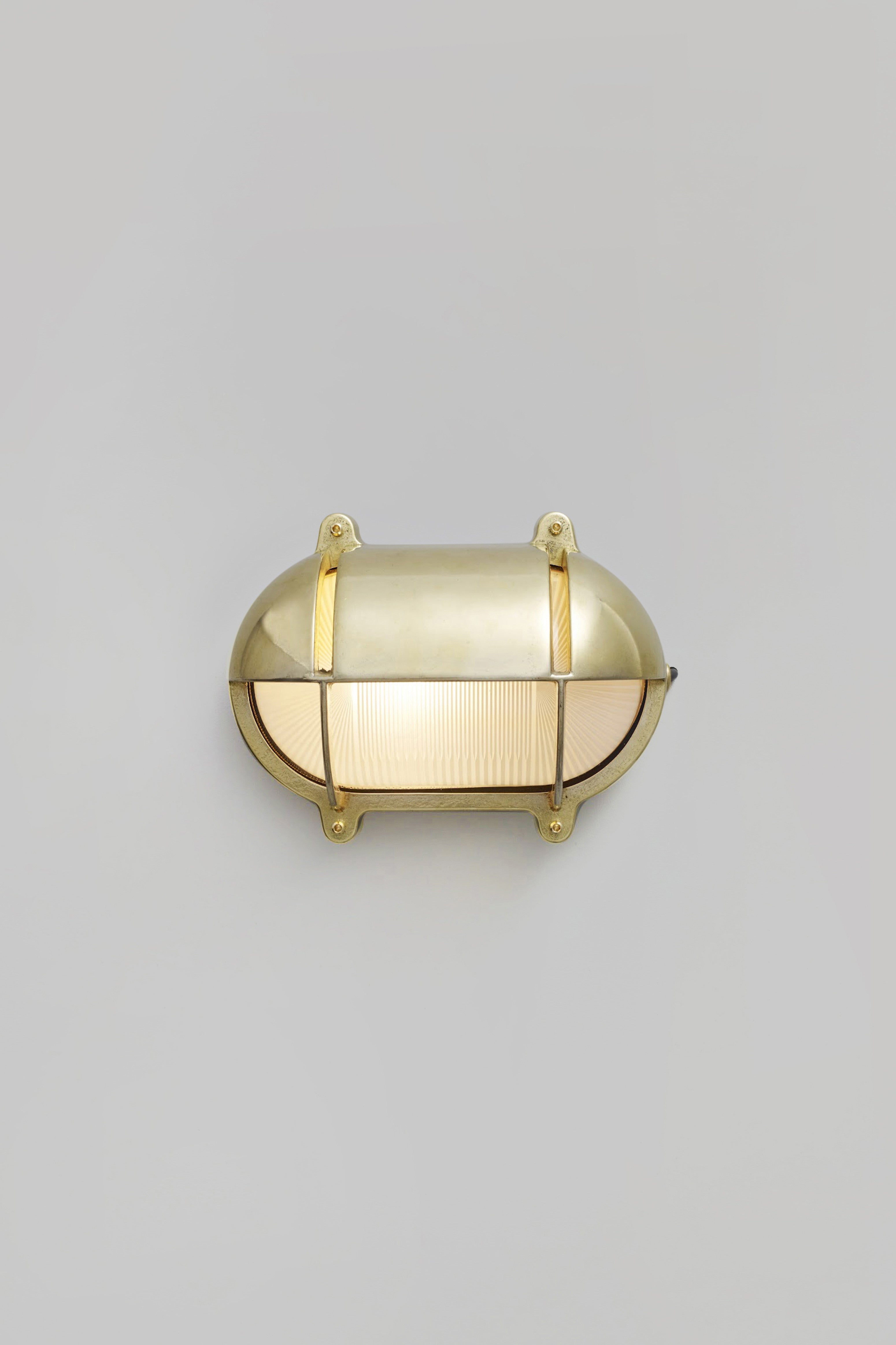 Bulkhead 7434 Ovale Wandleuchte aus Messing