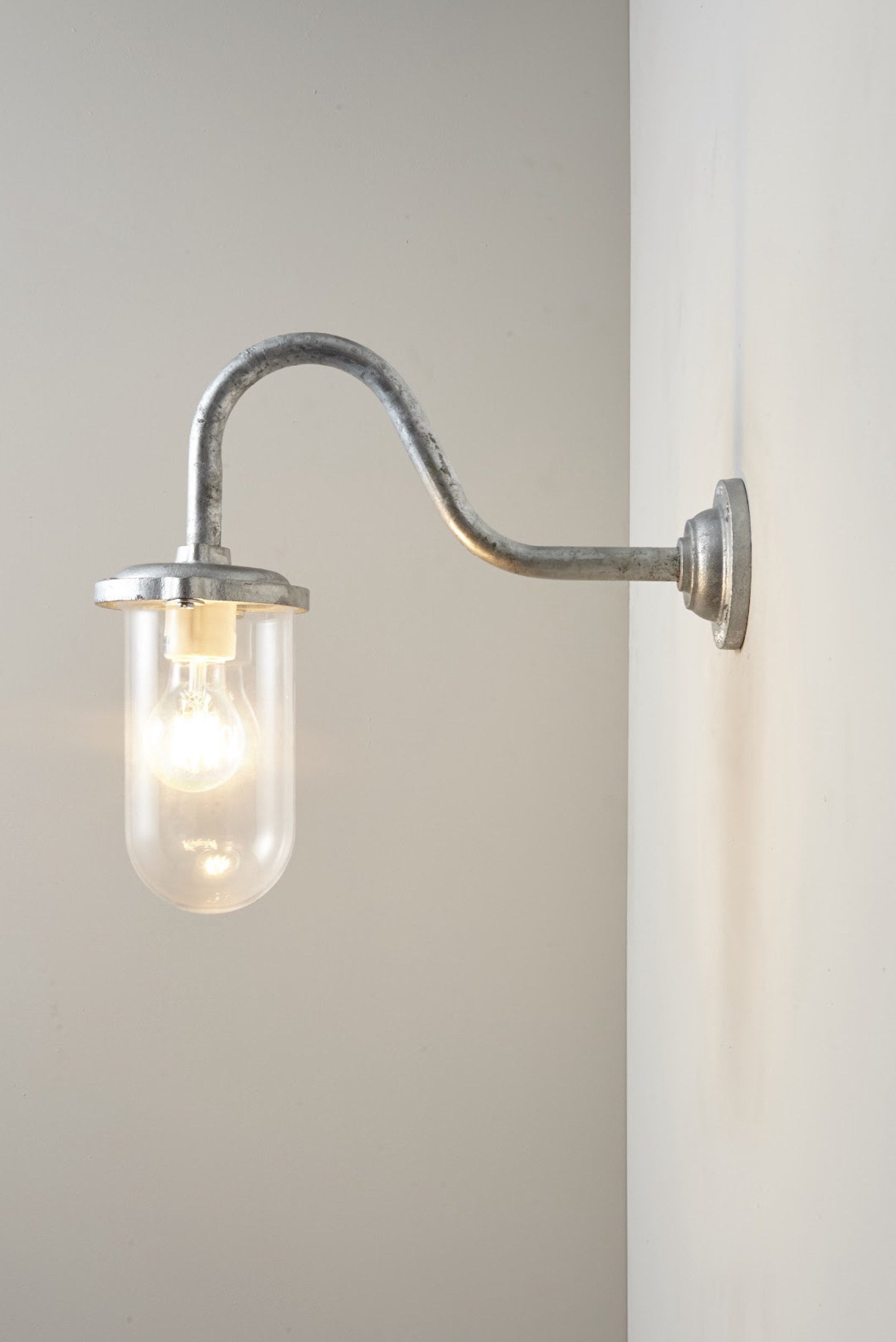 Bracket Light 7672 Wandleuchte mit geschwungenem Arm, 100W