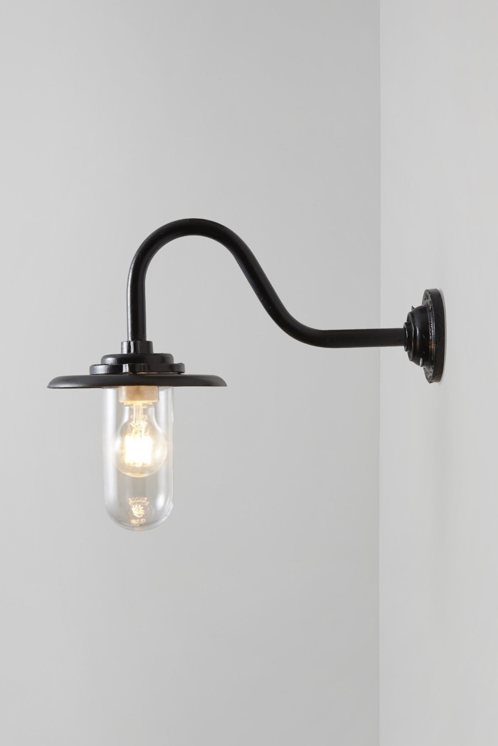 Exterior Bracket Light, 60W, Swan Neck 7677