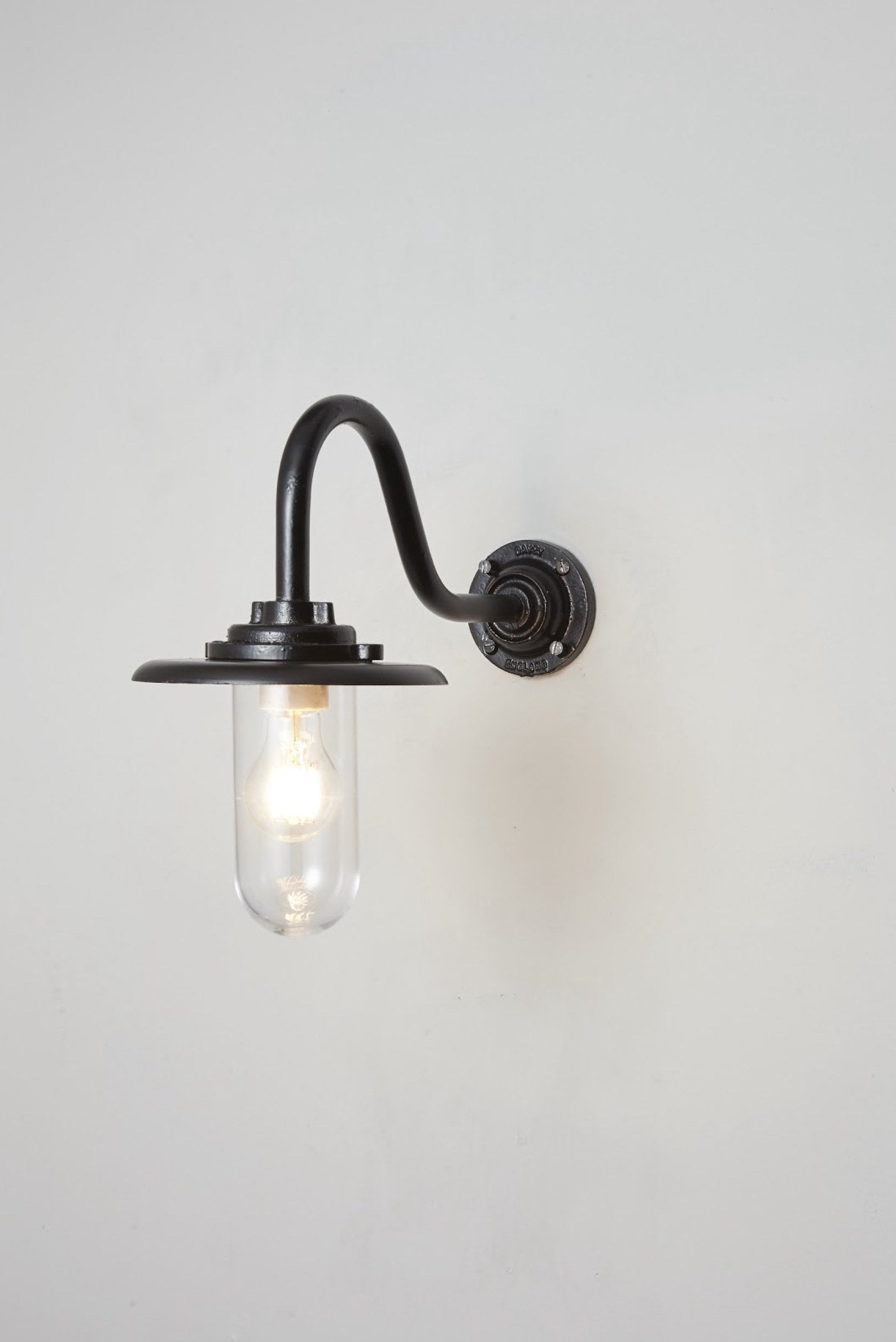 Exterior Bracket Light, 60W, Swan Neck 7677