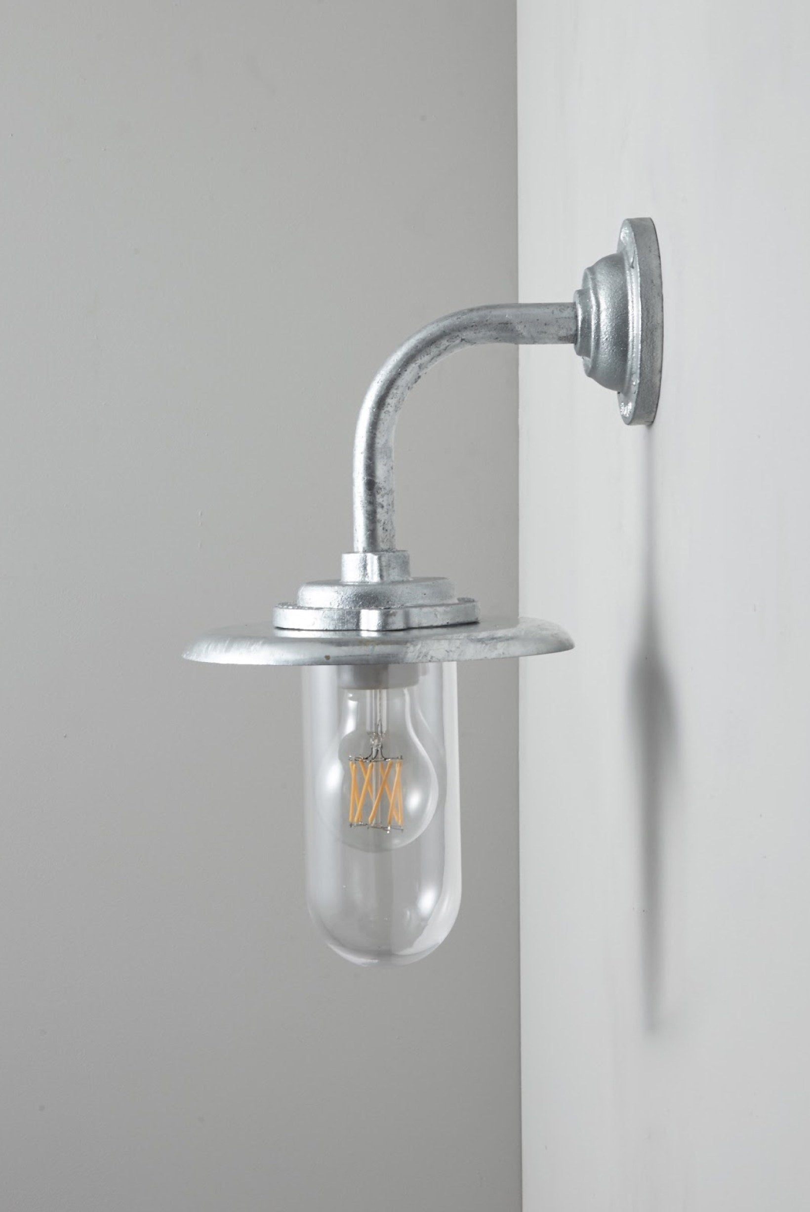 Exterior Bracket Light, 60W, 7677