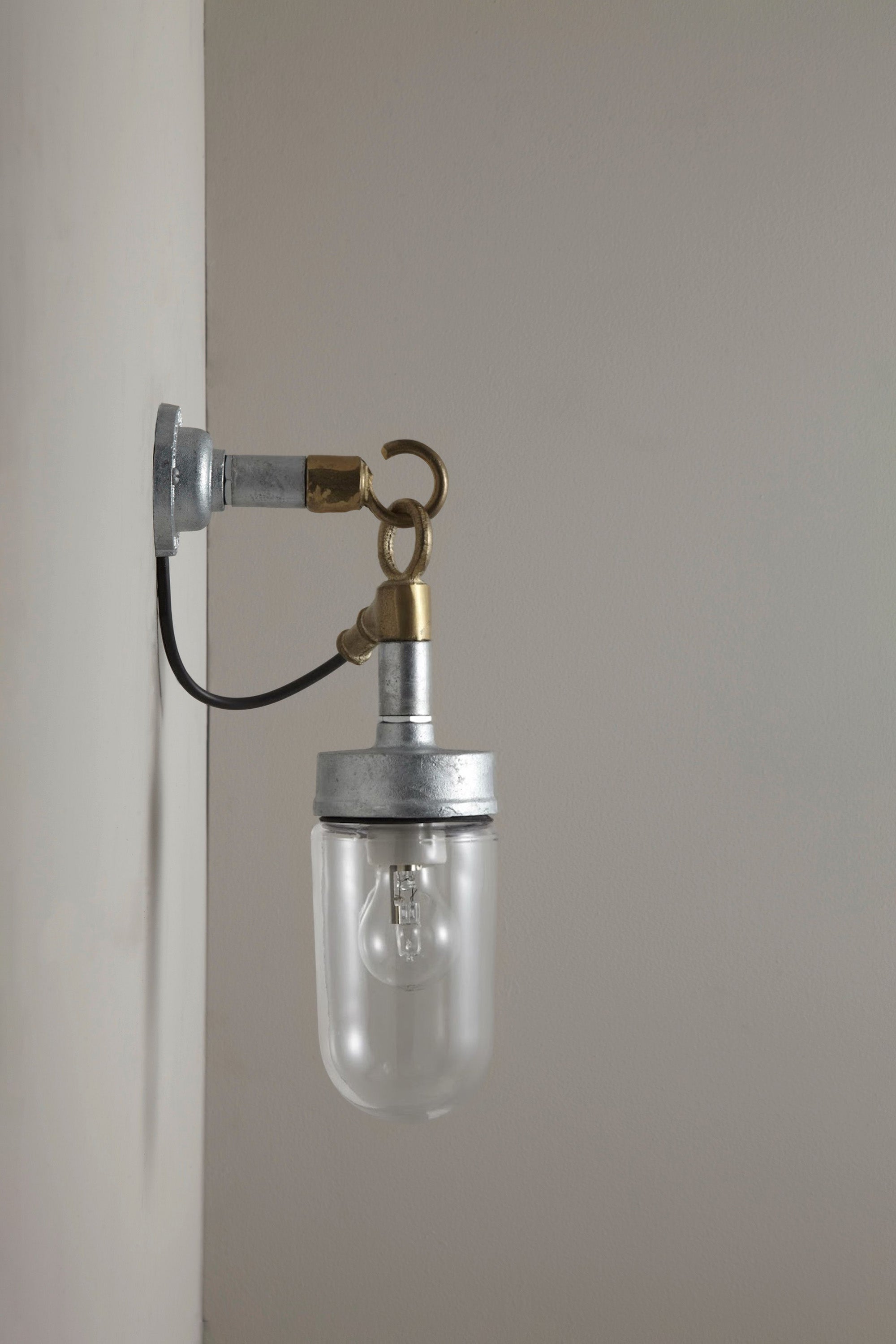 OBTC_Davey_Lighting_DP7679_BRK