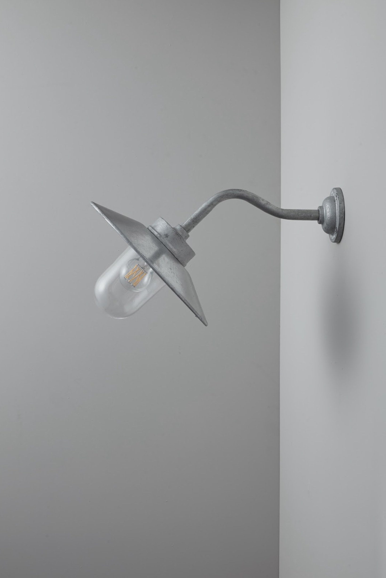 Exterior Bracket Light, Canted, 7680