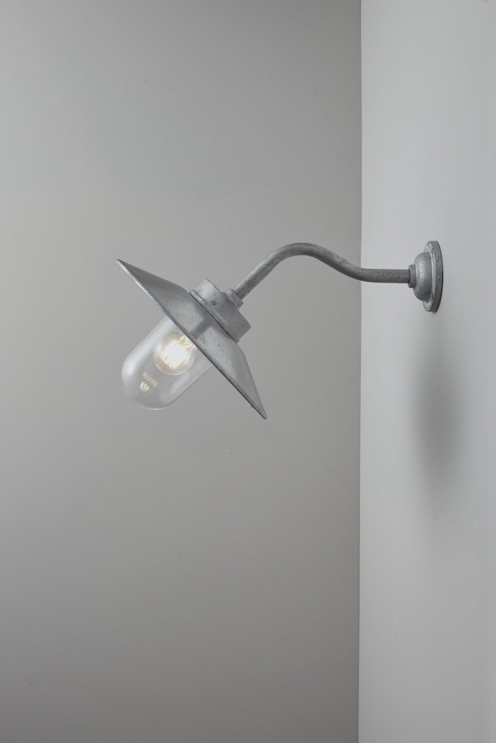 Exterior Bracket Light, Canted, 7680