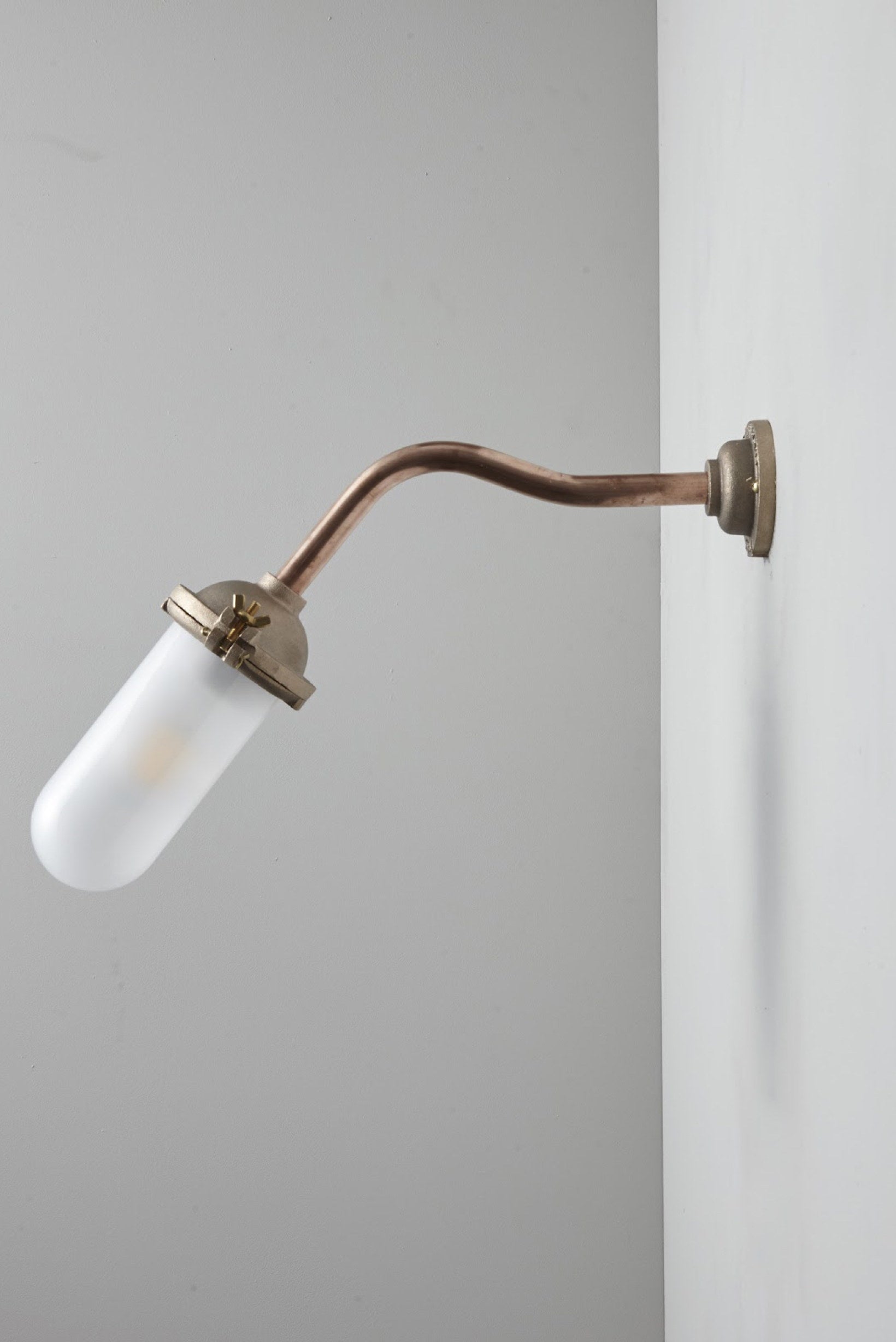 Bracket Light 7684 Außenleuchte, Geschwungen, Runde Rosette