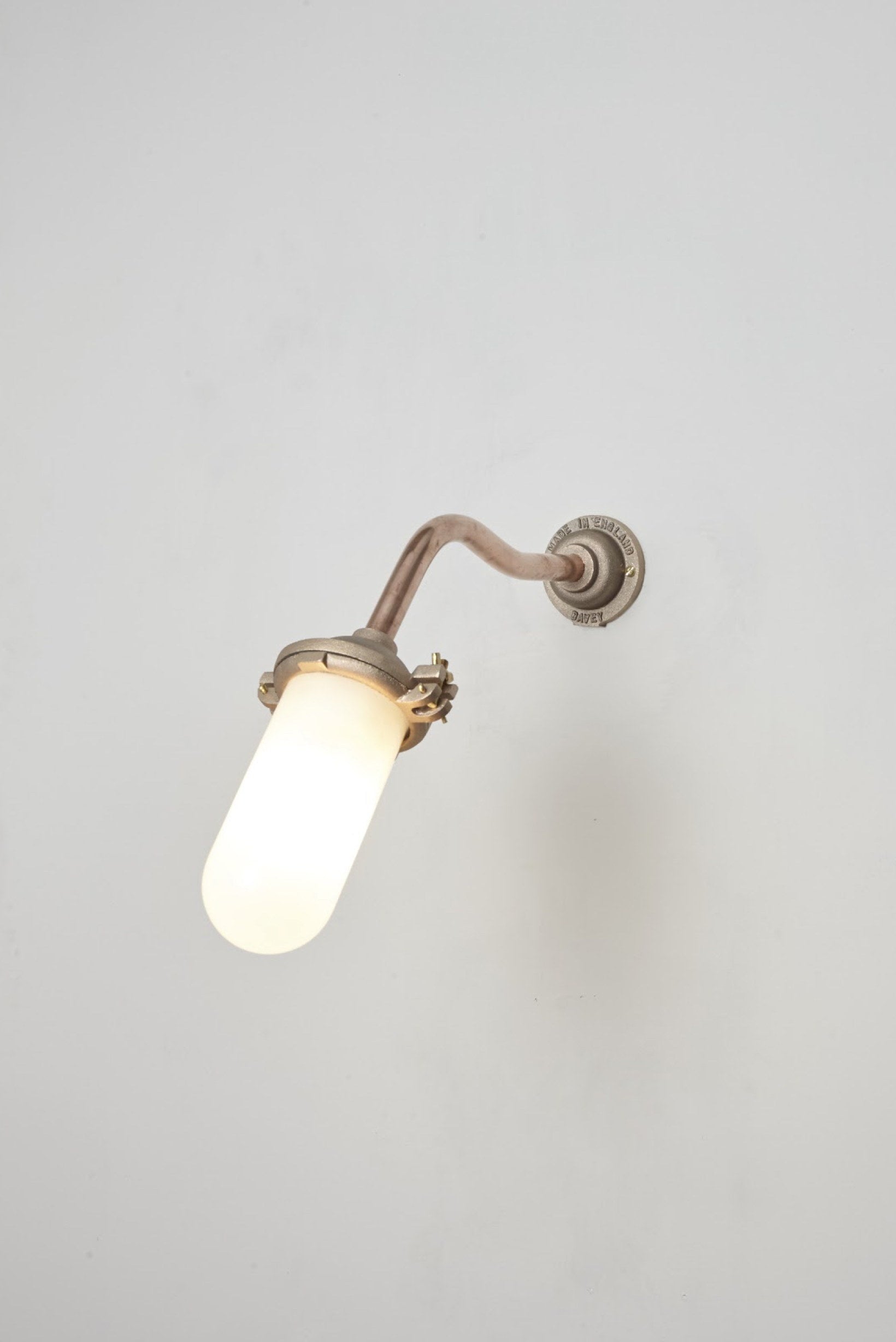 Bracket Light 7684 Außenleuchte, Geschwungen, Runde Rosette