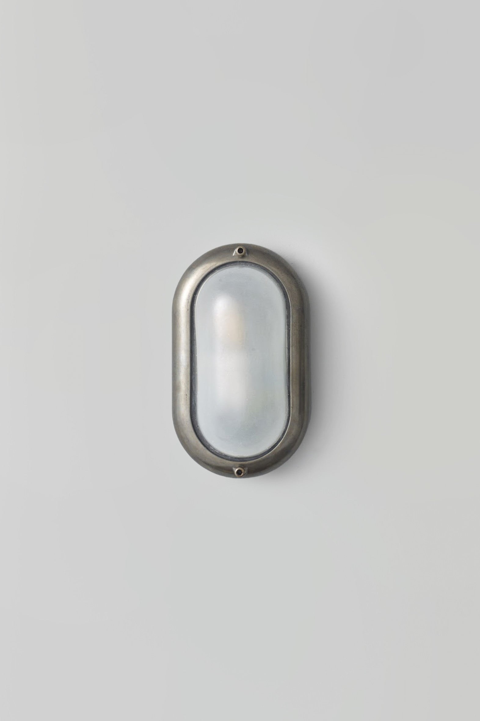 Small Exterior Oval Bulkhead 8124