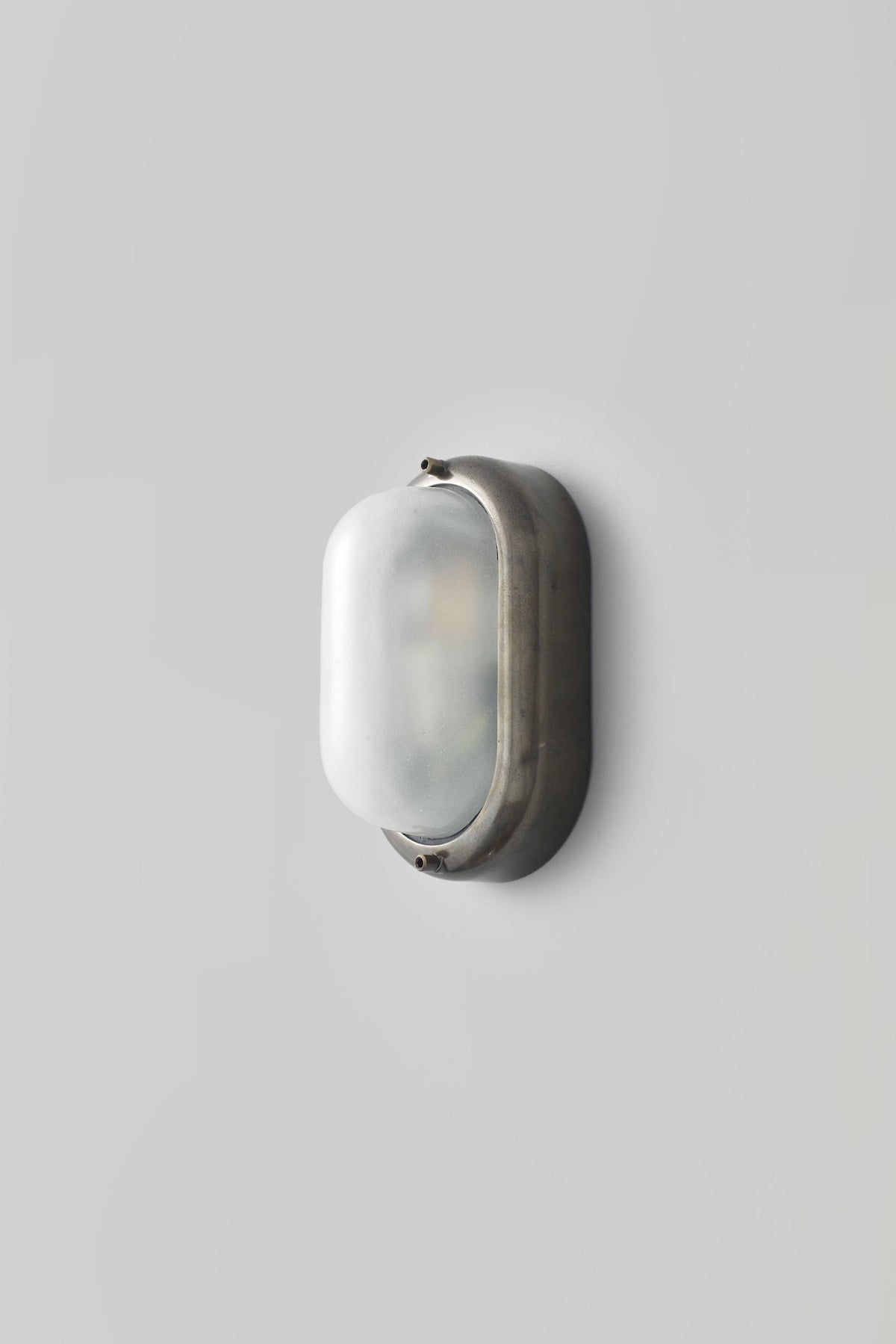 Small Exterior Oval Bulkhead 8124