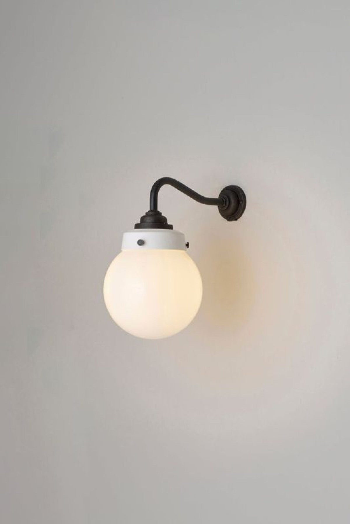 Hampton Wall Light Size 1