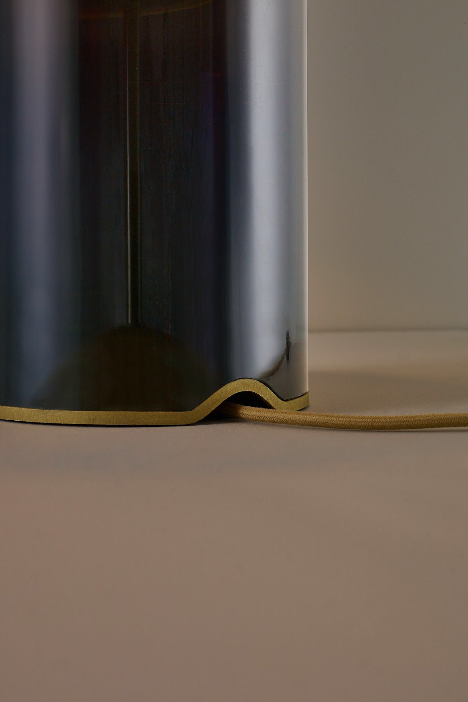 OBTC_Design_FT705AN_BR_Crosby_1_Table_Light_Anthracite_3.jpg