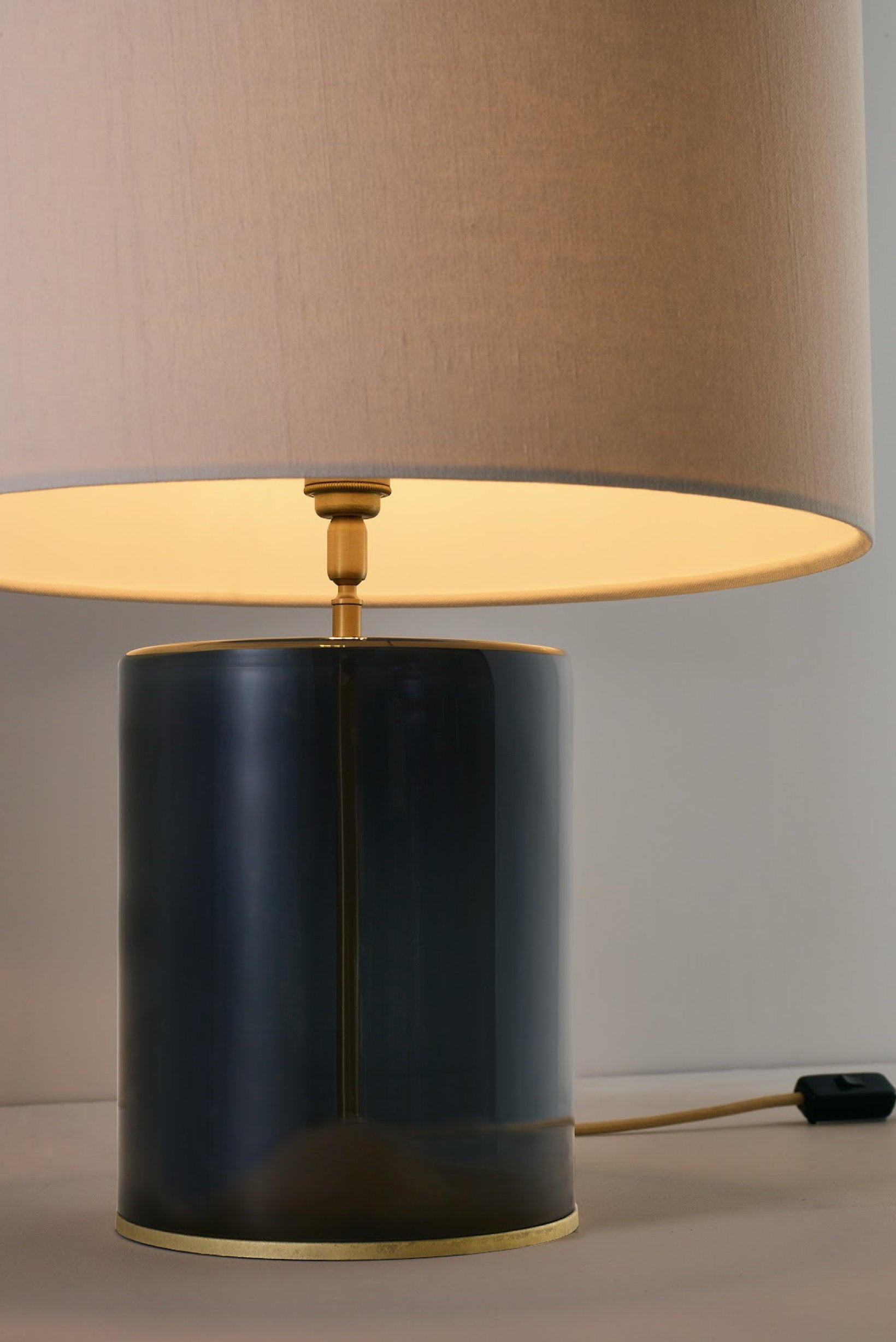 OBTC_Design_FT705AN_BR_Crosby_1_Table_Light_Anthracite_4.jpg