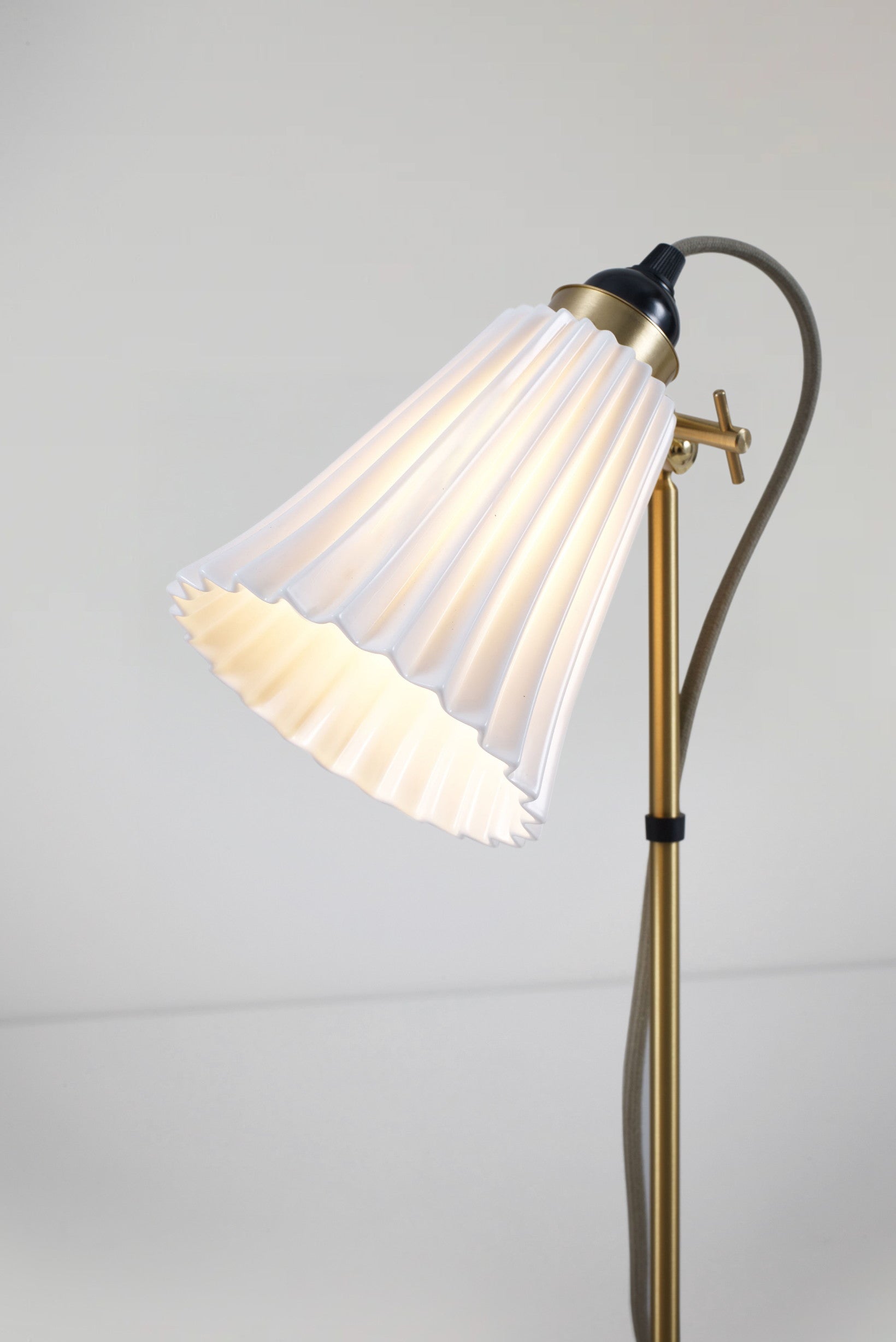 Lampadaire Plissé Medium Hector, Laiton