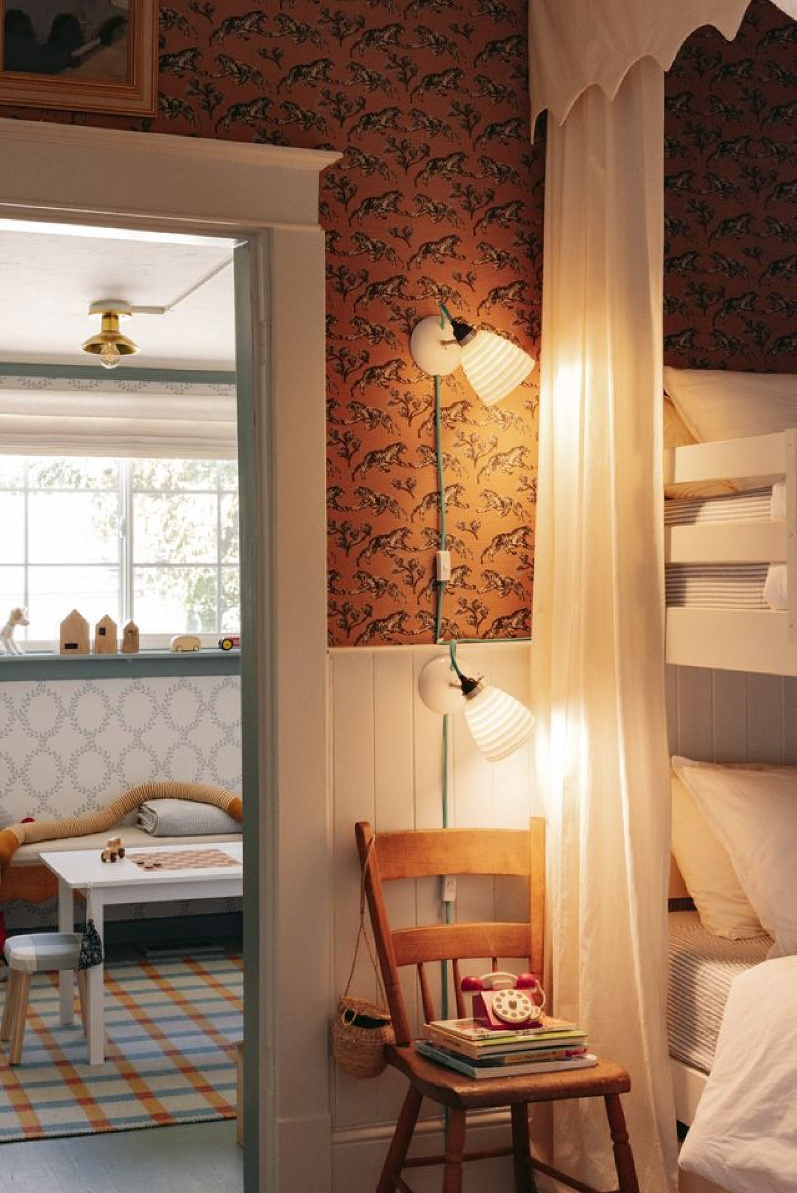 Variant Image for Natural White / Turquoise