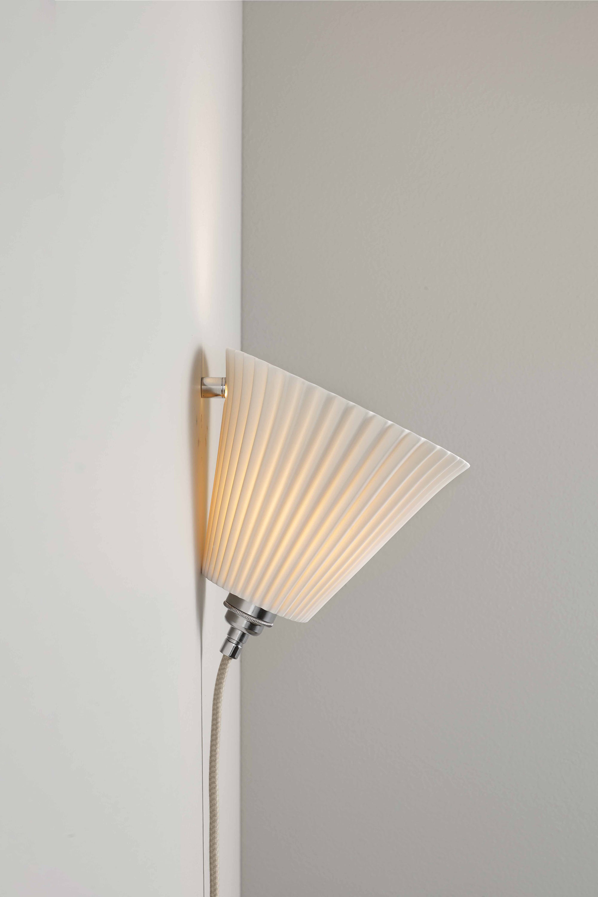 Portable Pleat Large Wall Light