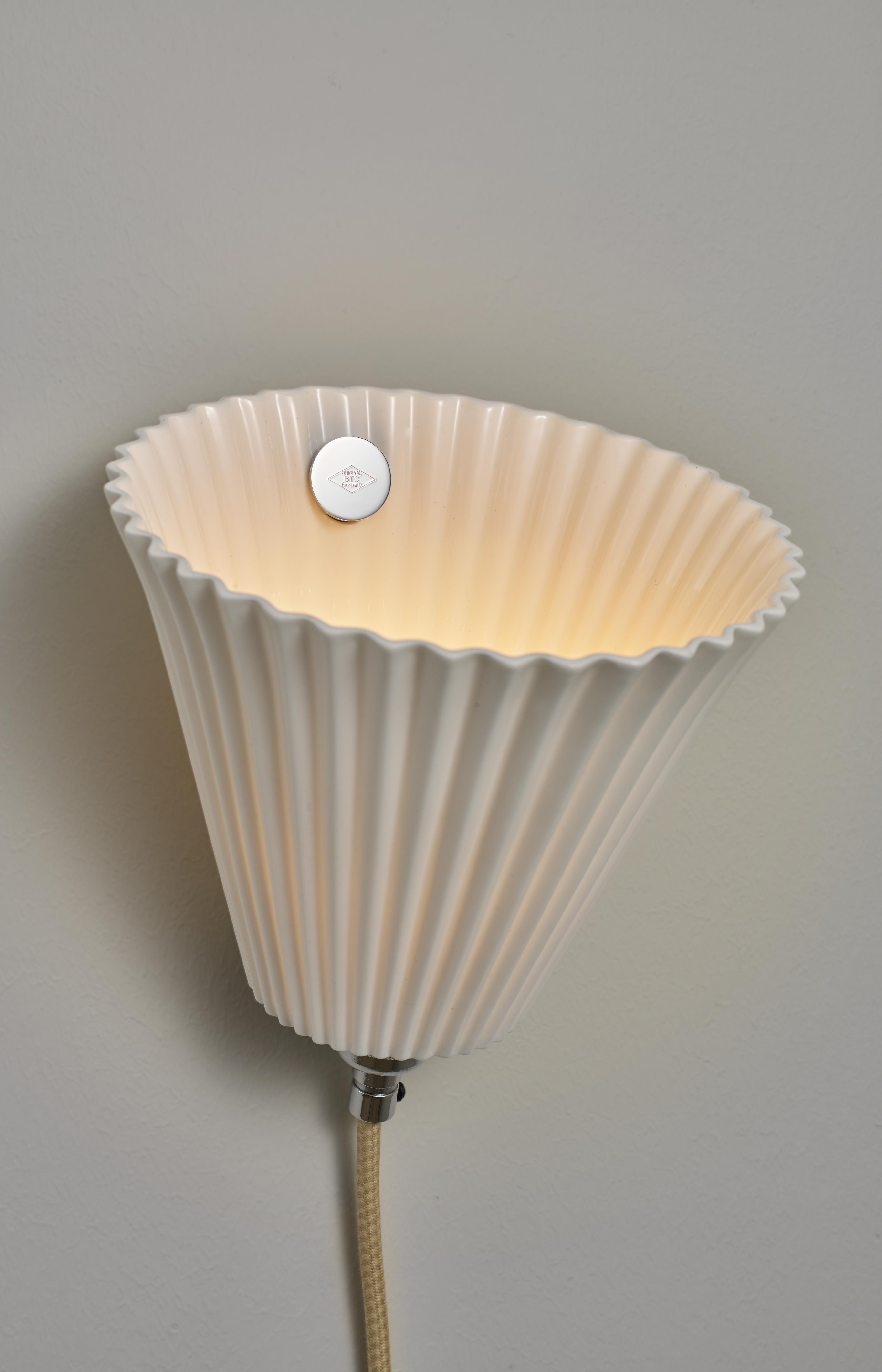 Portable Pleat Large Wall Light