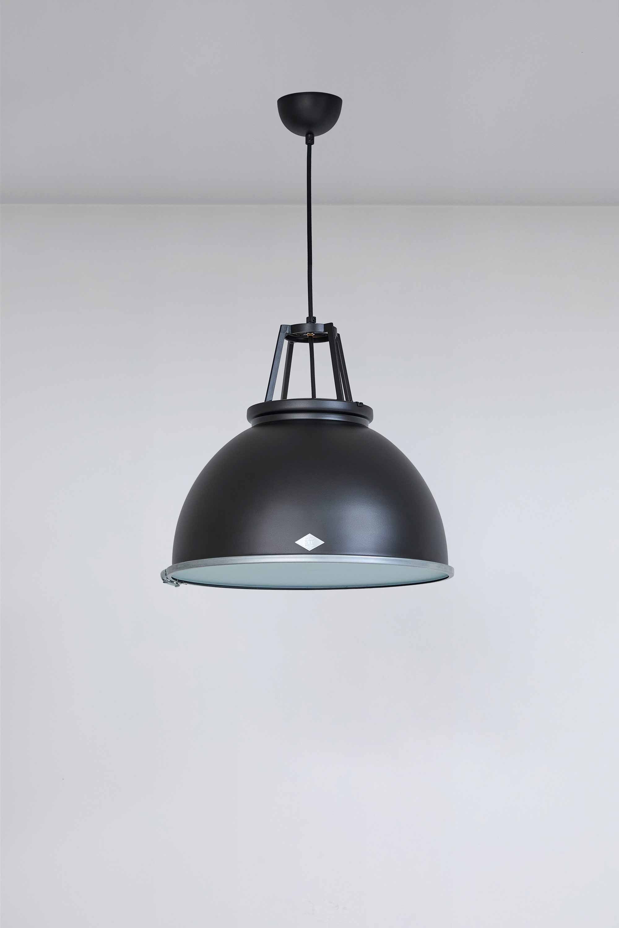 Titan Pendelleuchte mit Ätzglas Größe 3