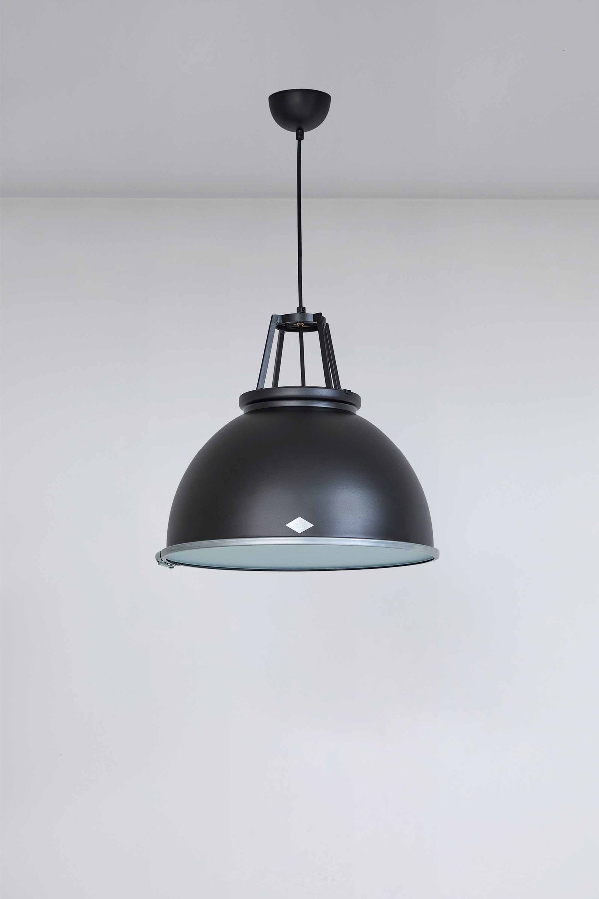 Titan Pendelleuchte mit Ätzglas Größe 3
