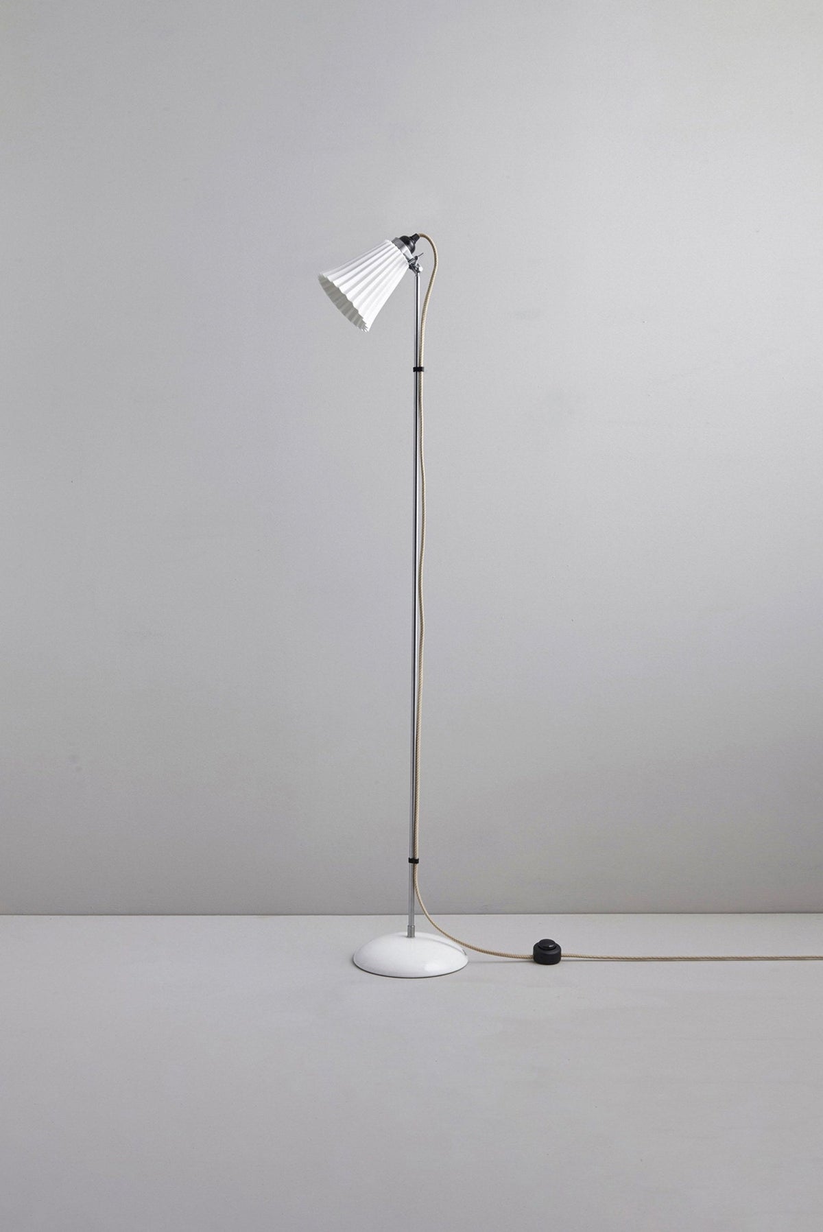 Hector Pleat Medium Floor Light