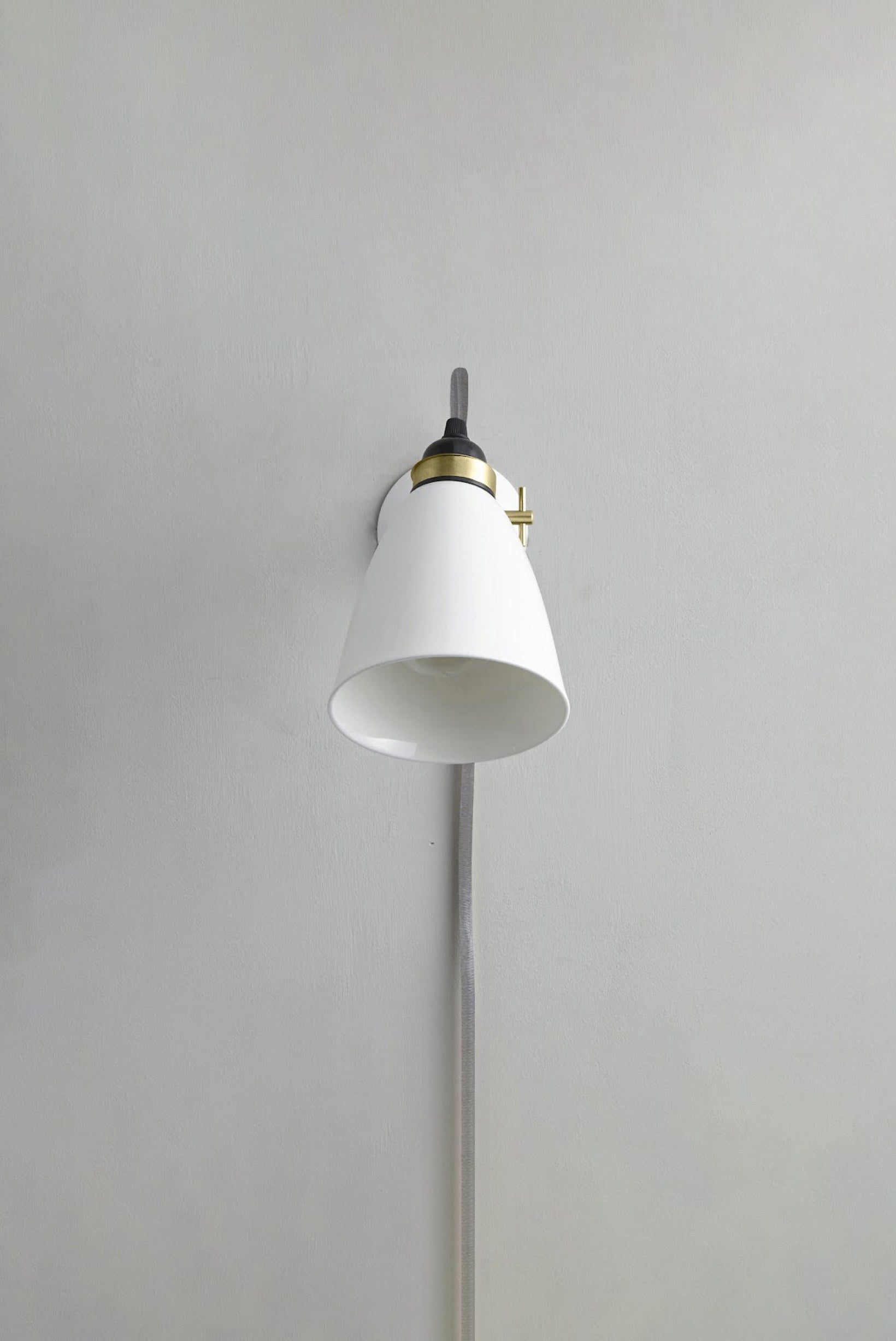 Hector 30 Wandleuchte mit Stecker, Schalter und Kabel