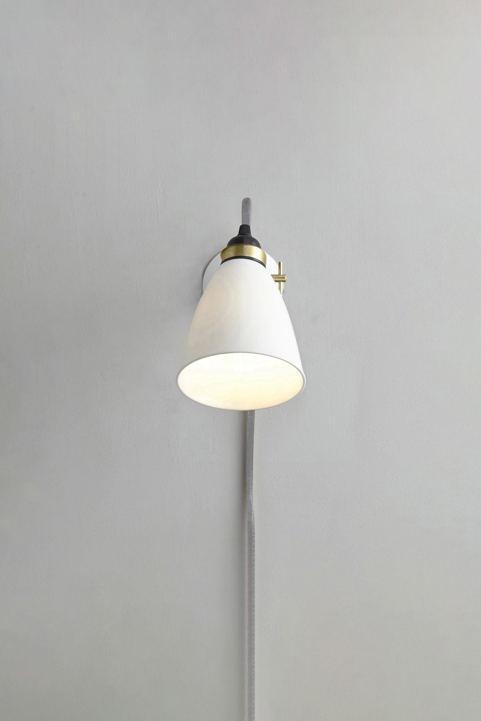 Hector 30 Wandleuchte mit Stecker, Schalter und Kabel