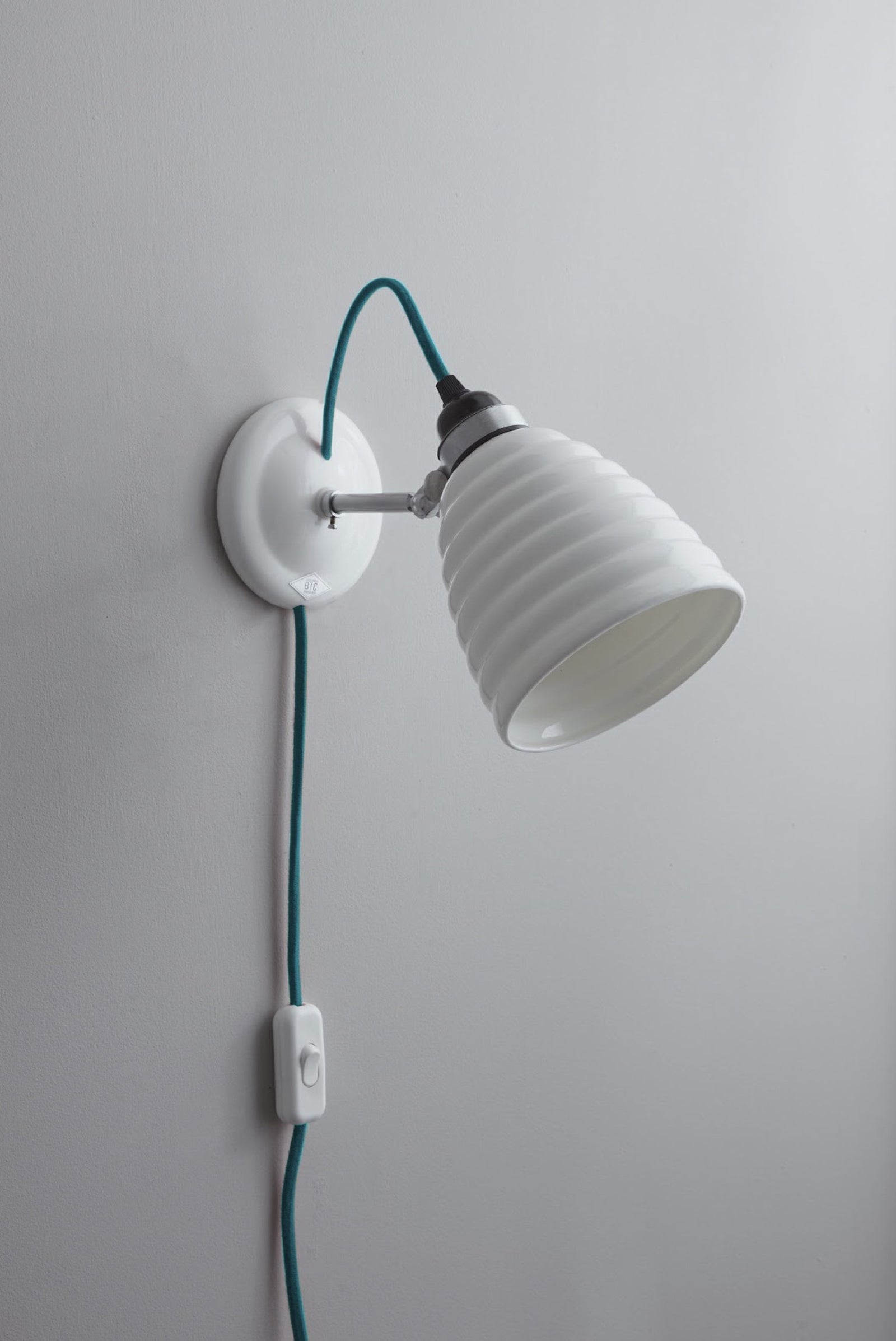 Variant Image for Natural White / Turquoise