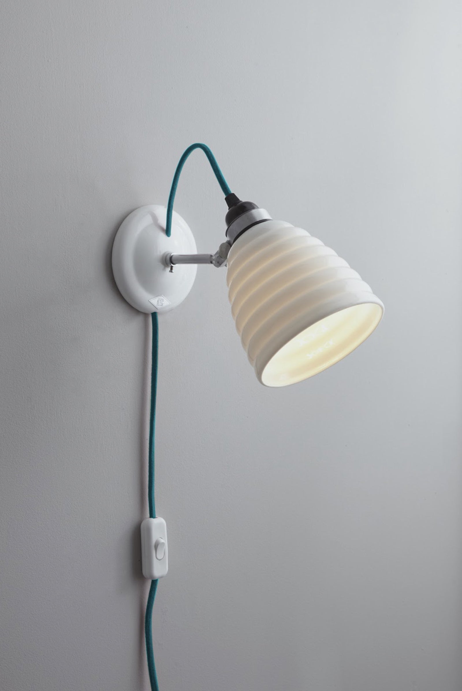 Variant Image for Natural White / Turquoise