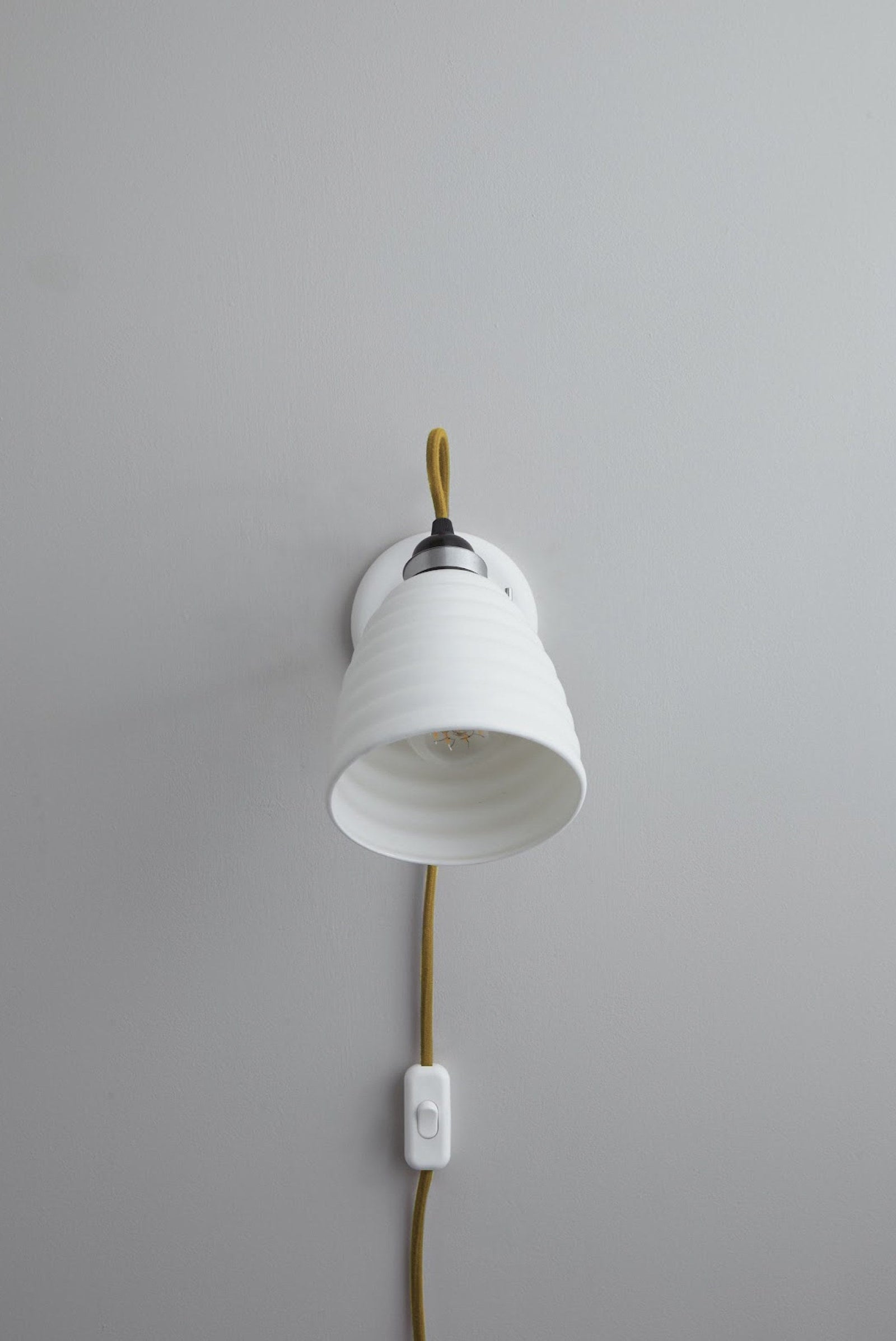 Variant Image for Natural White / Yellow