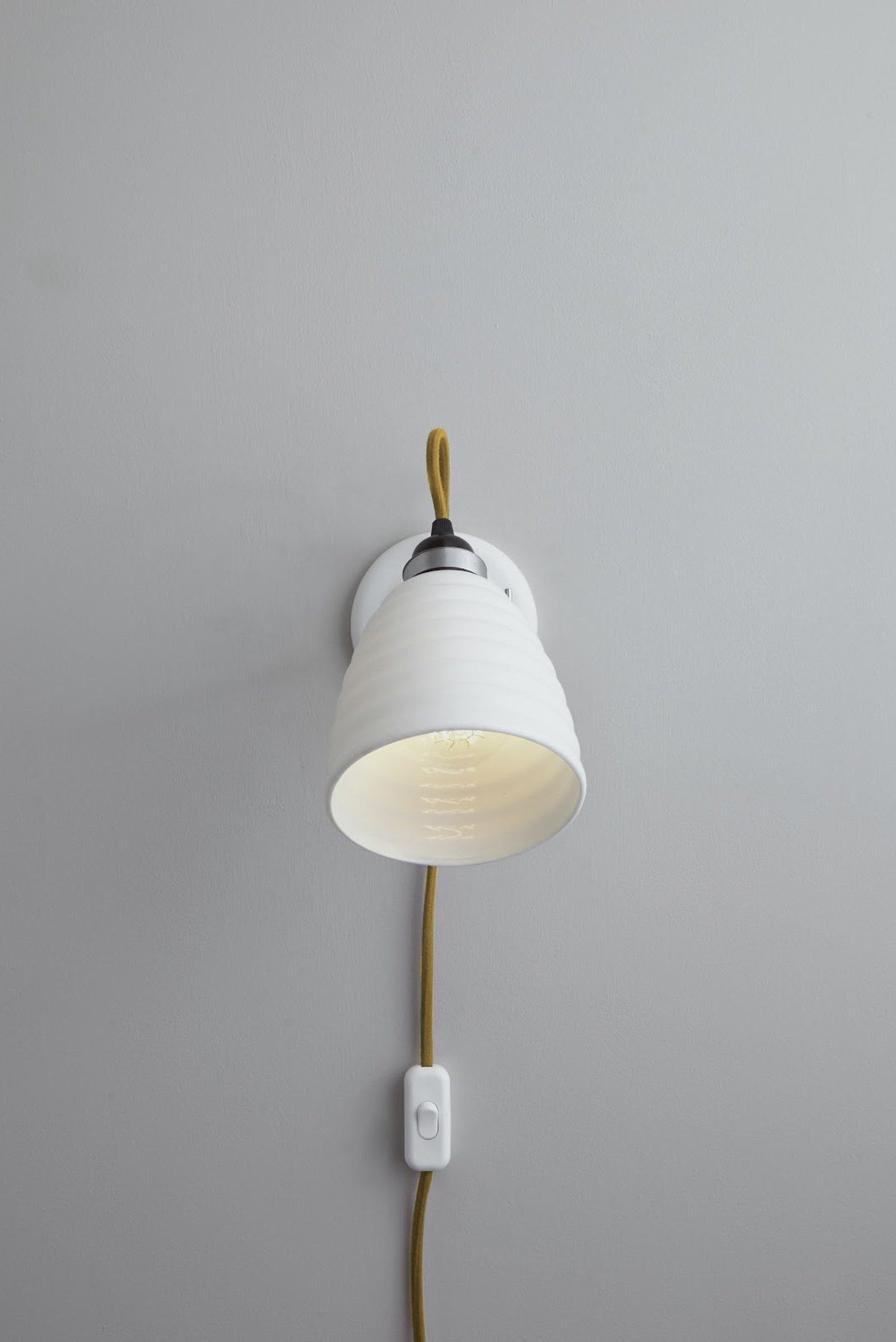 Variant Image for Natural White / Yellow