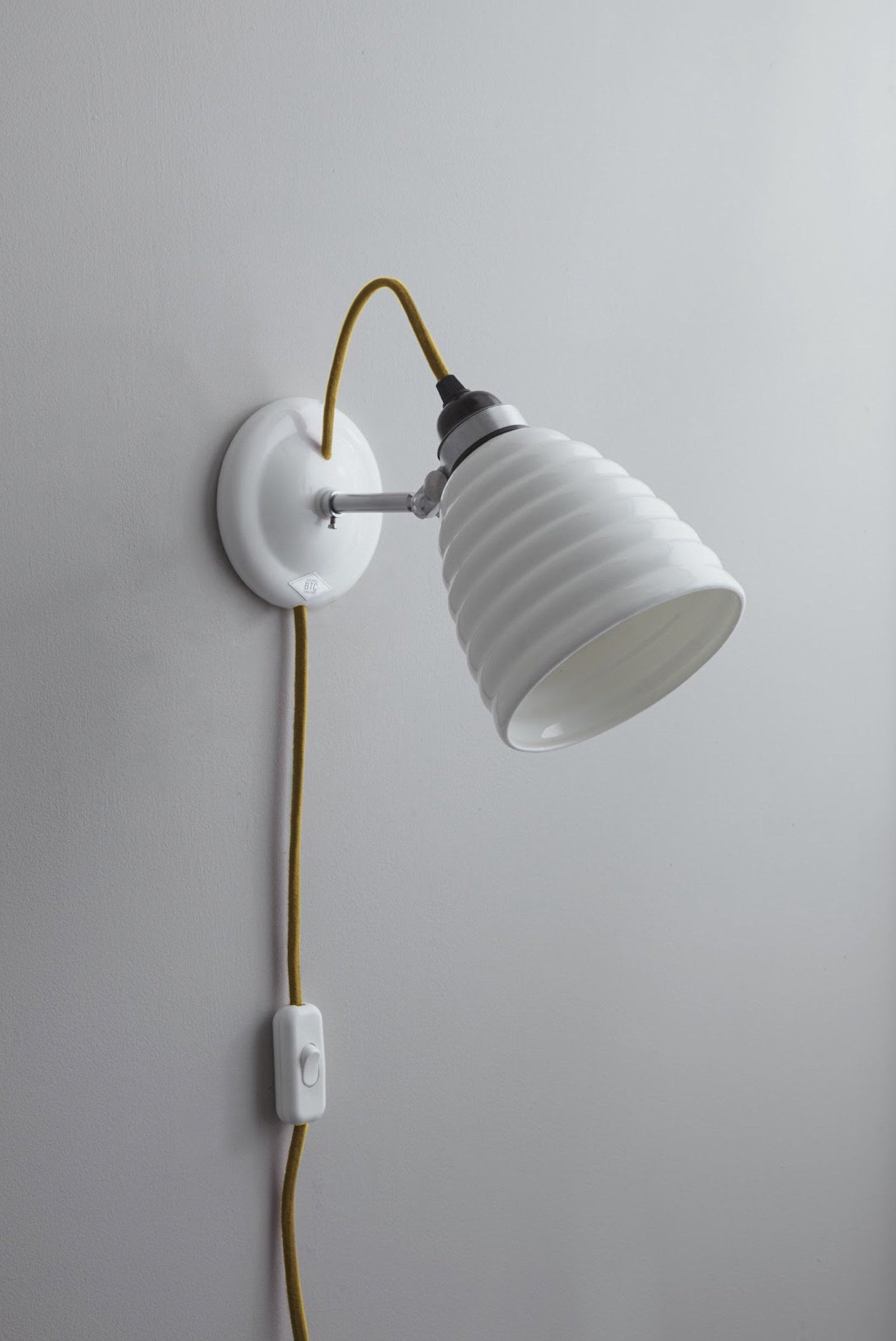 Variant Image for Natural White / Yellow