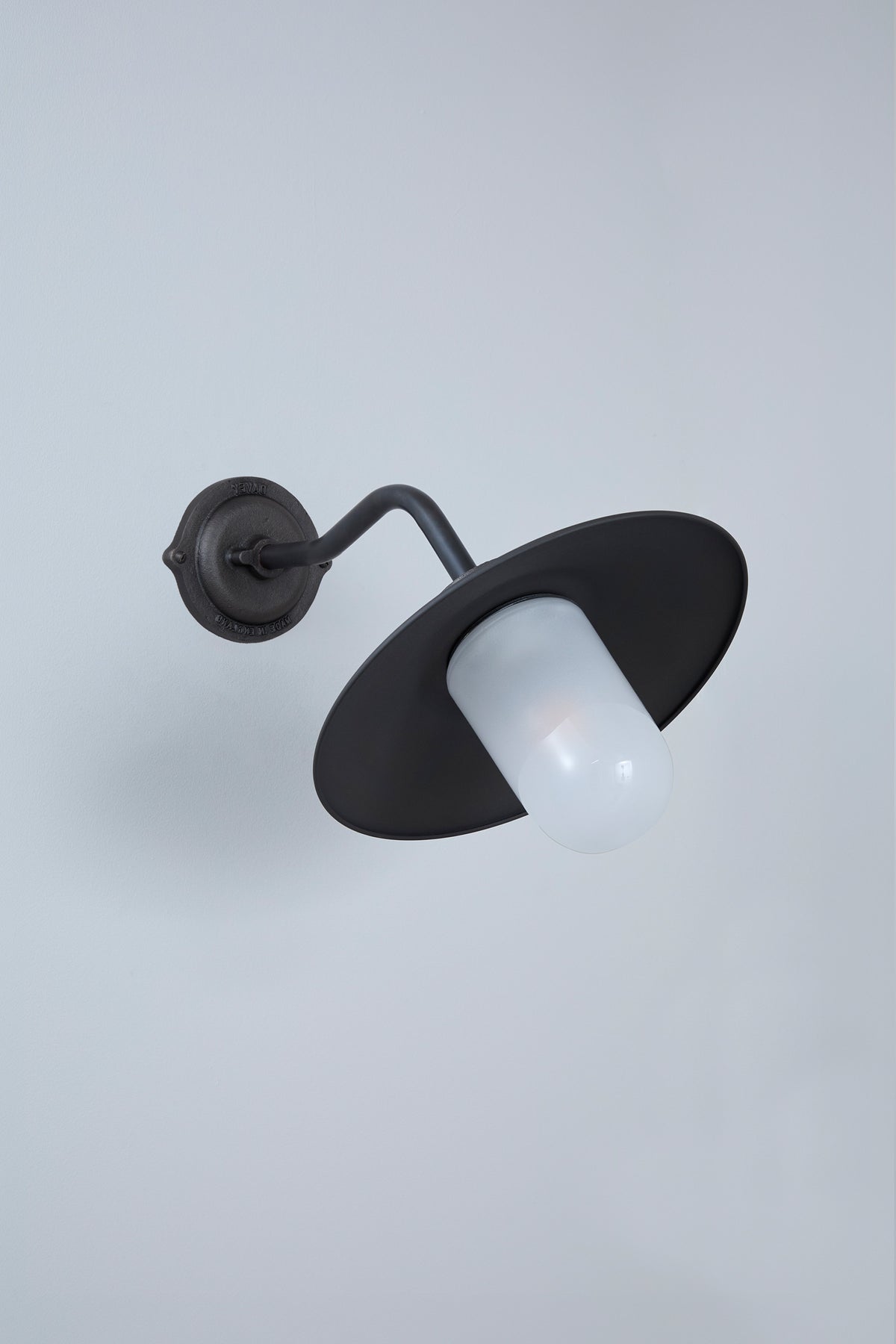 Bracket Light 7680 Außenleuchte, Geschwungen, Runde Rosette