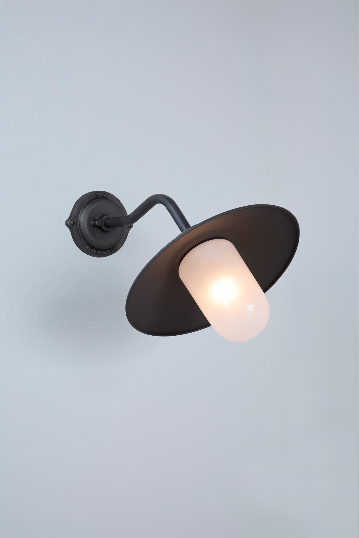 Exterior Bracket Light, Canted, 7680