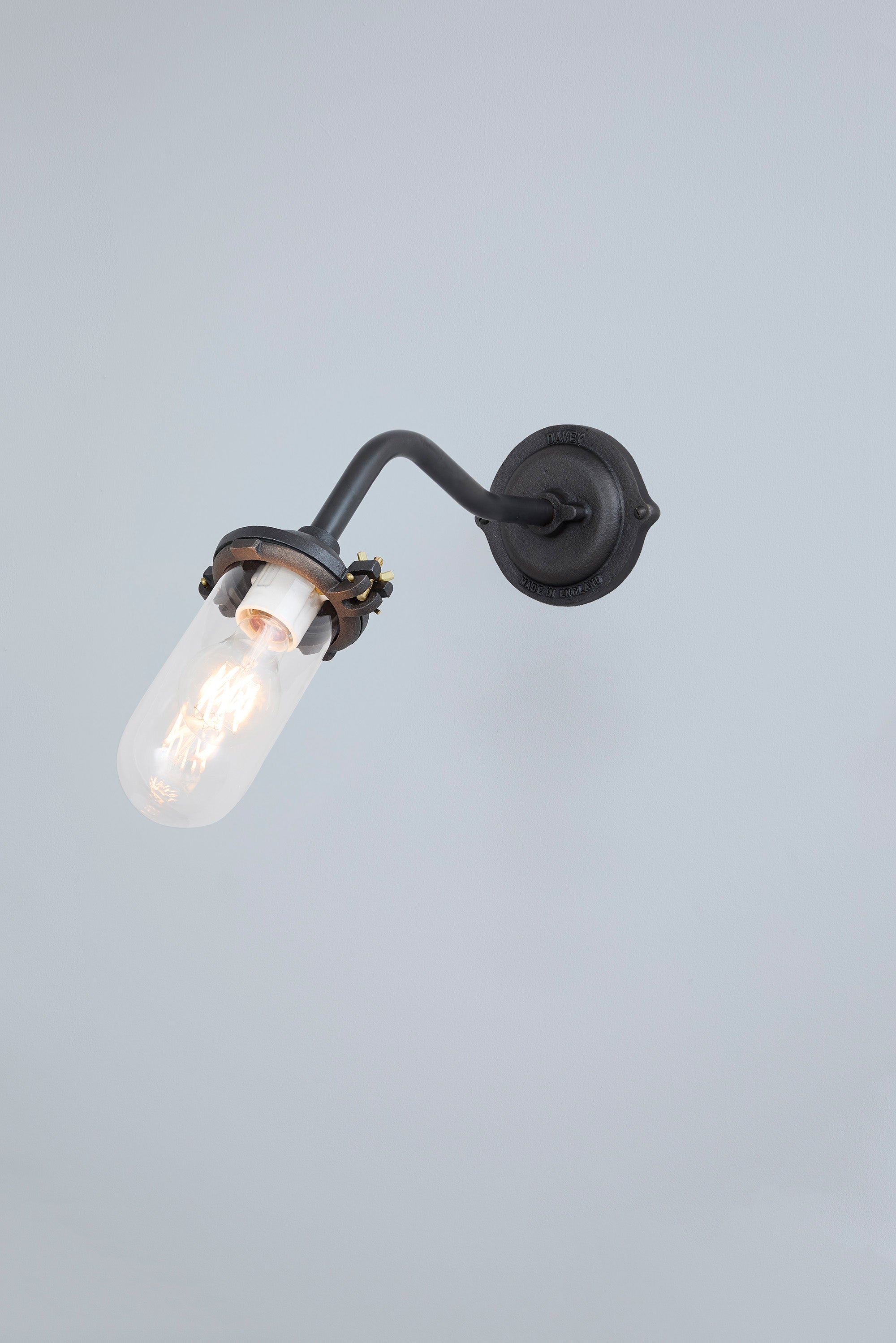 Bracket Light 7684 Außenleuchte, Geschwungen, Runde Rosette