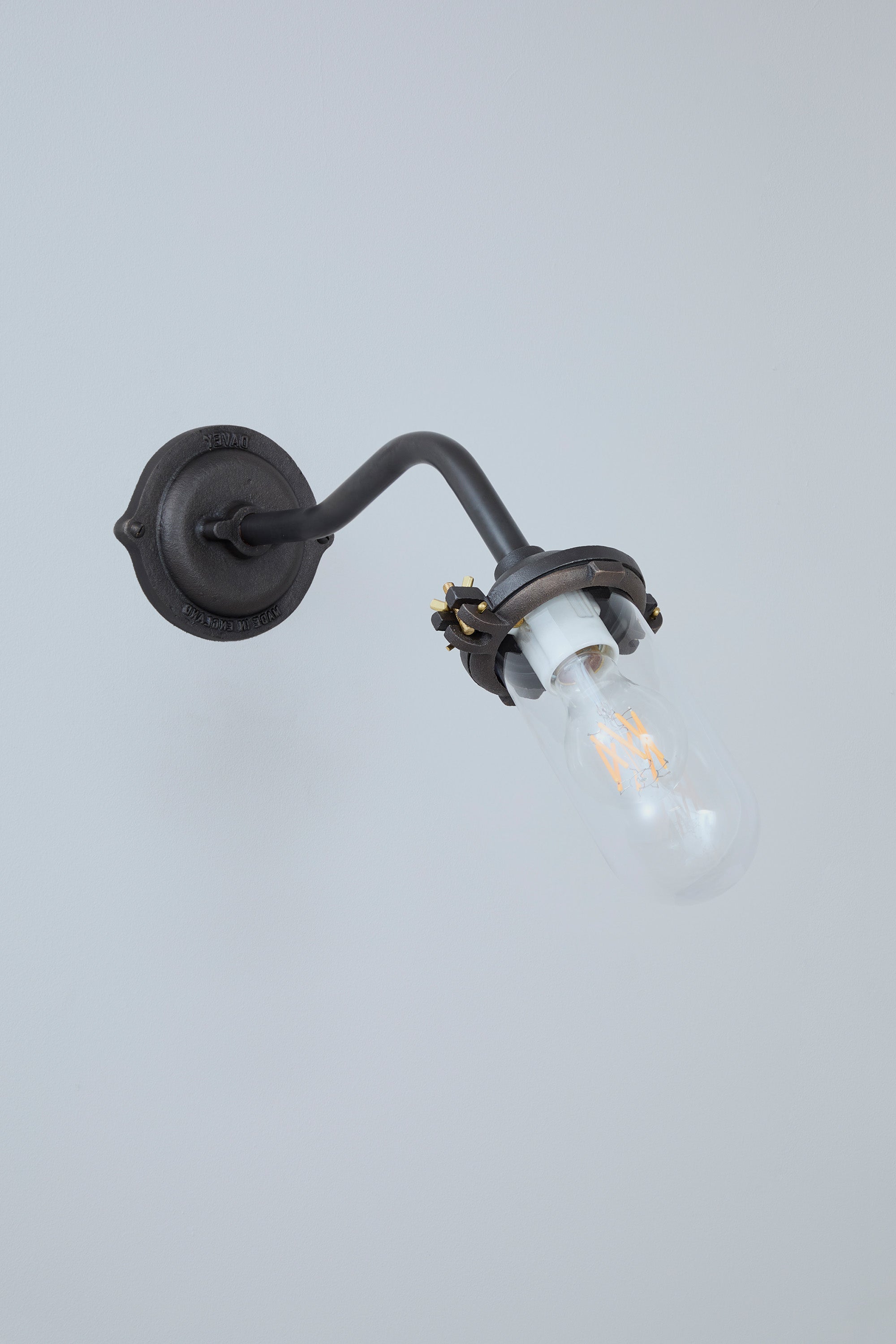 Bracket Light 7684 Außenleuchte, Geschwungen, Runde Rosette
