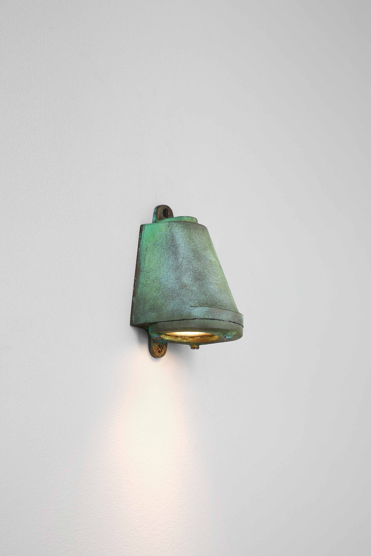 Mast Light, Mains LED