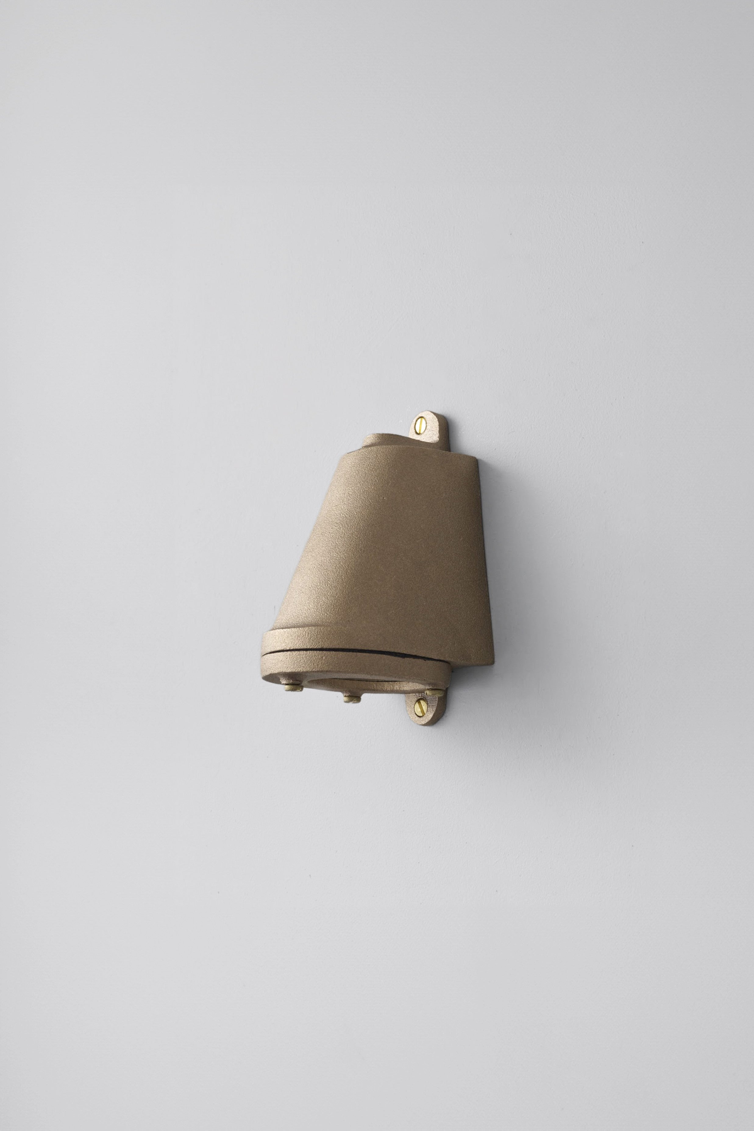 Applique Mast
