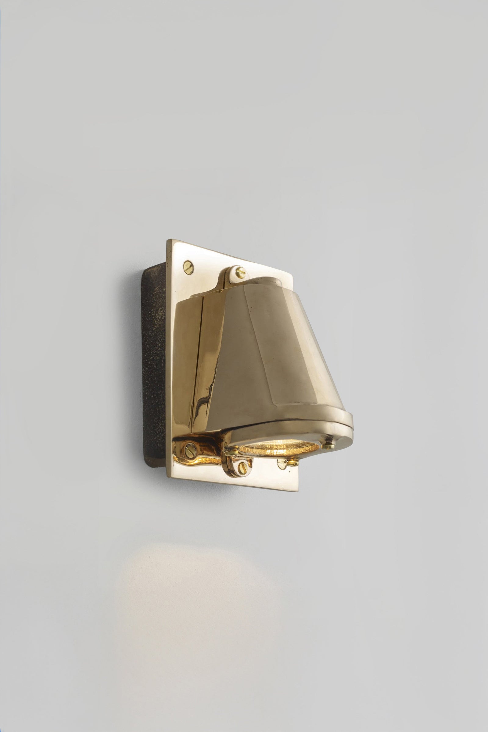 Variant Image for Polierte Bronze