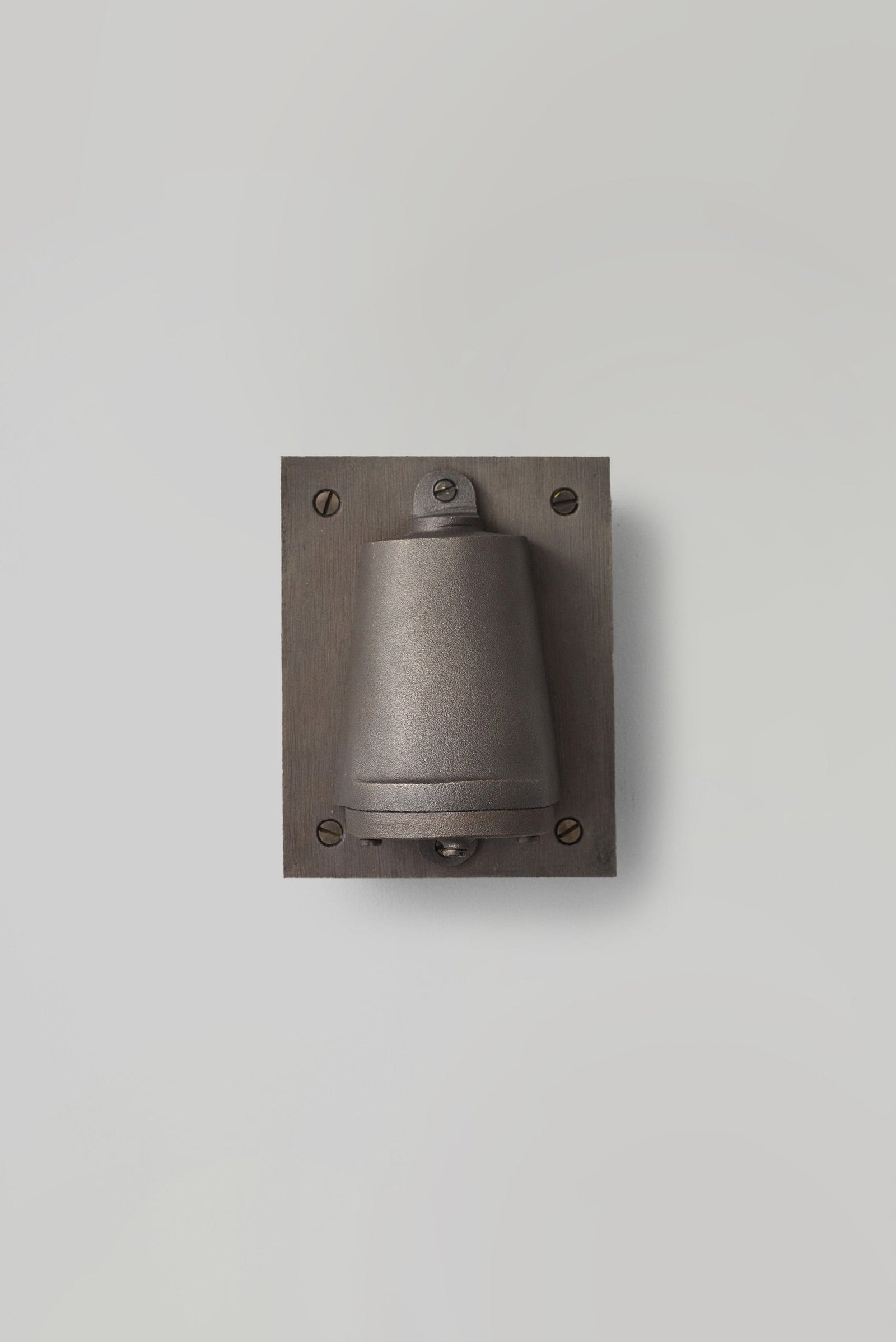 Variant Image for Sandgestrahlte patinierte Bronze