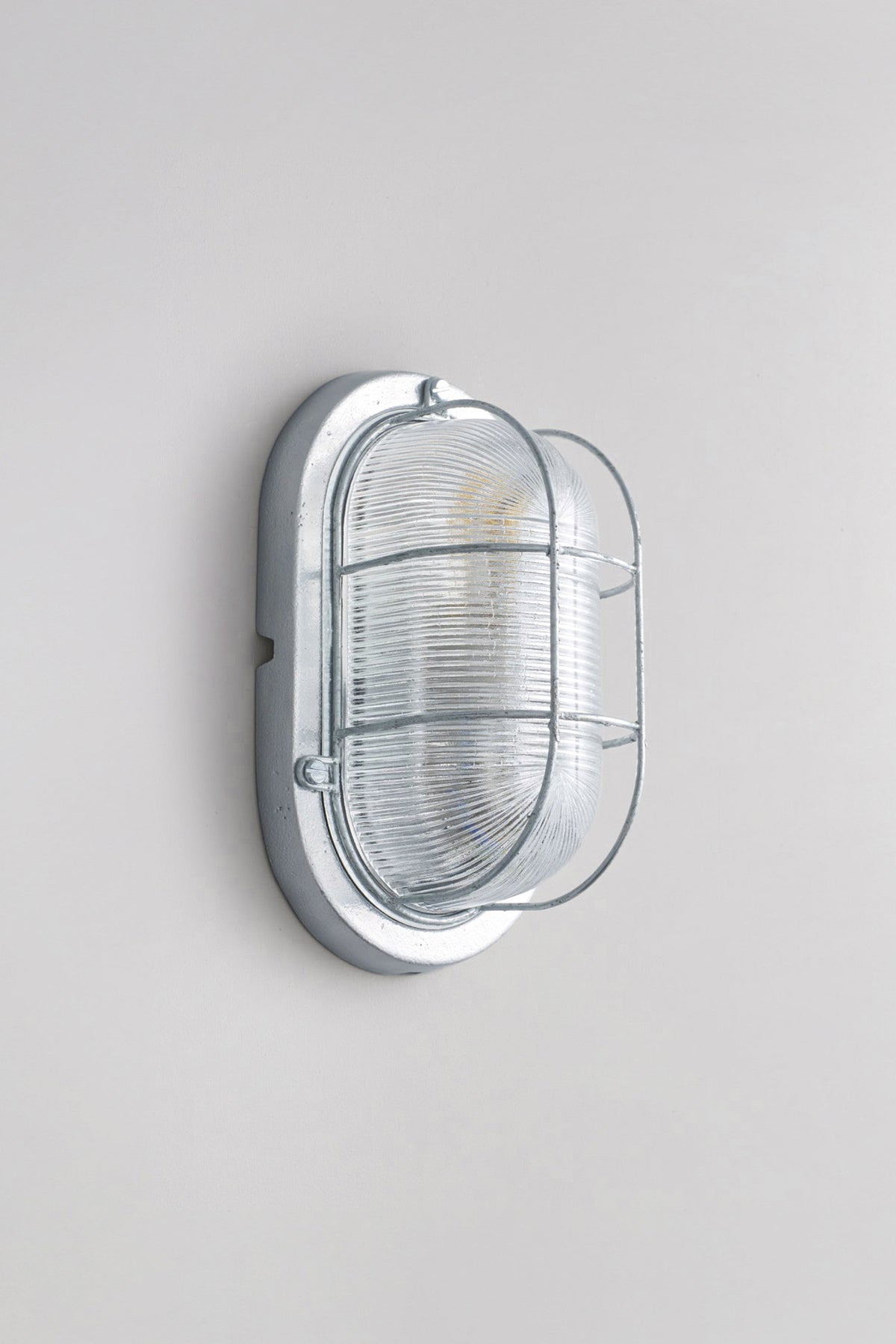 OBTC Product Image, Light Off: Oval Aluminium Bulkhead for GLS 7003, Silver, Prismatic Glass, Davey Lighting Range